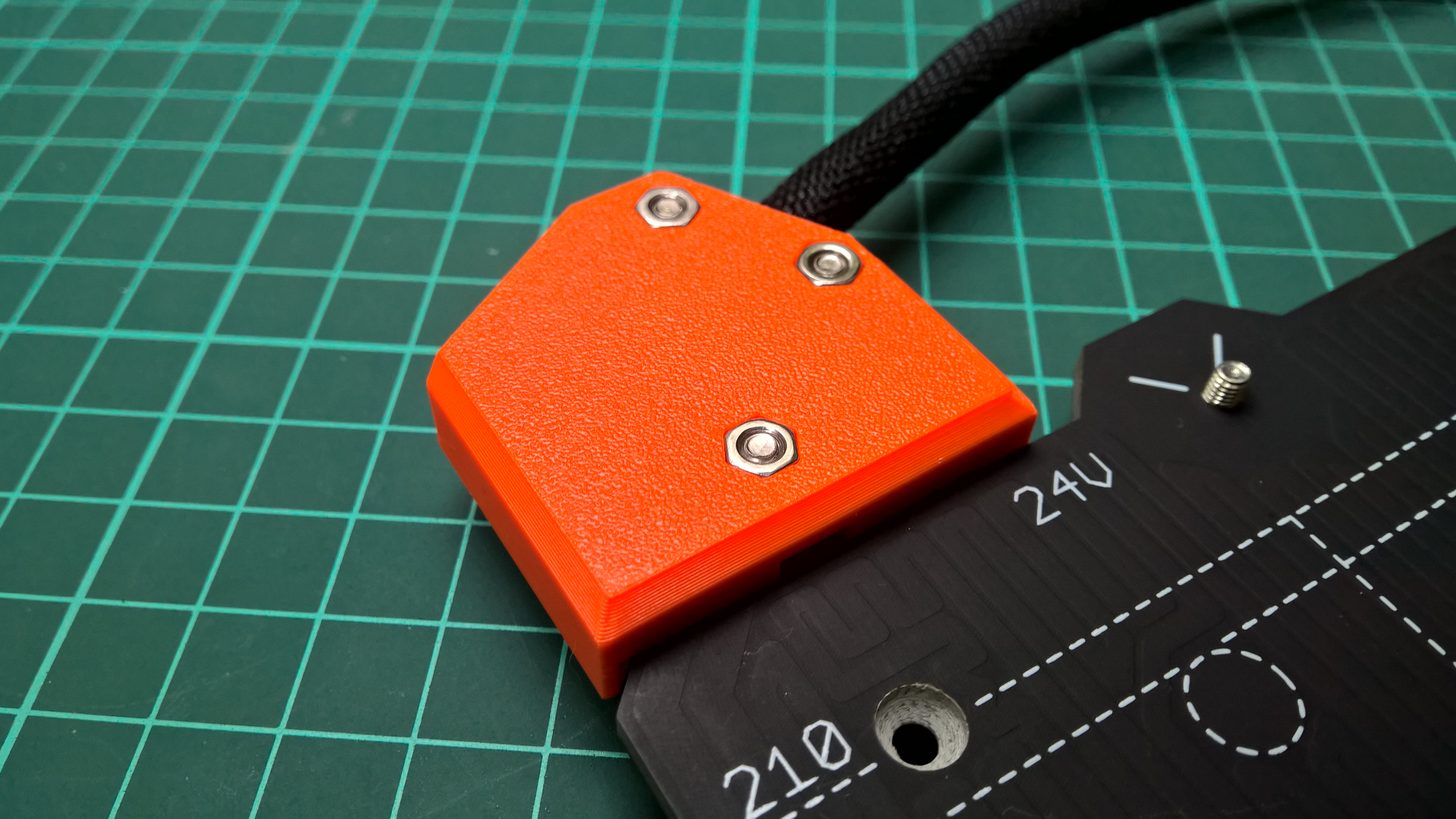Angled heatbed cable cover (REMIX)