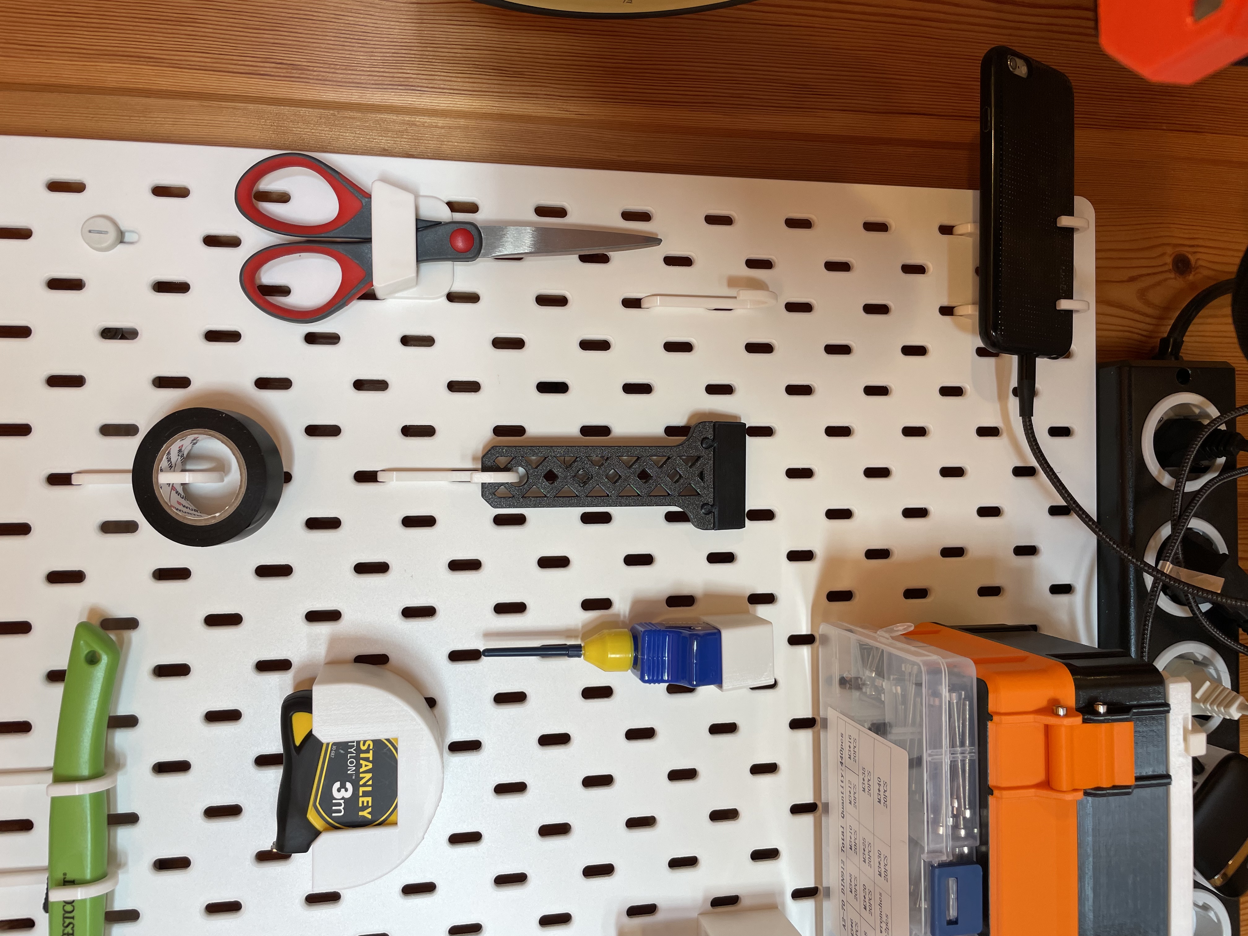Scraper with replaceable blade - modified for IKEA SKADIS hanger