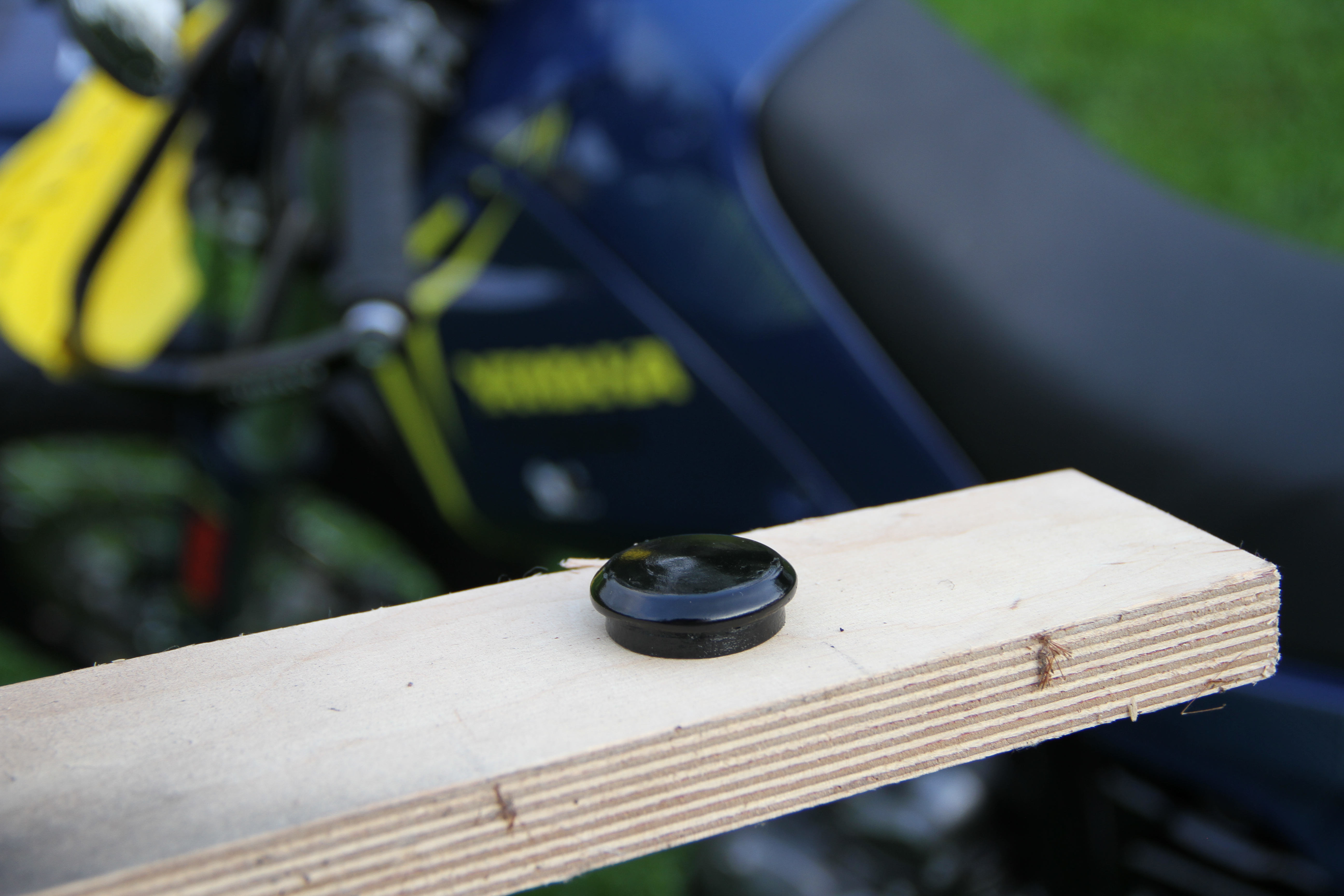 Yamaha TT600E swingarm endcap