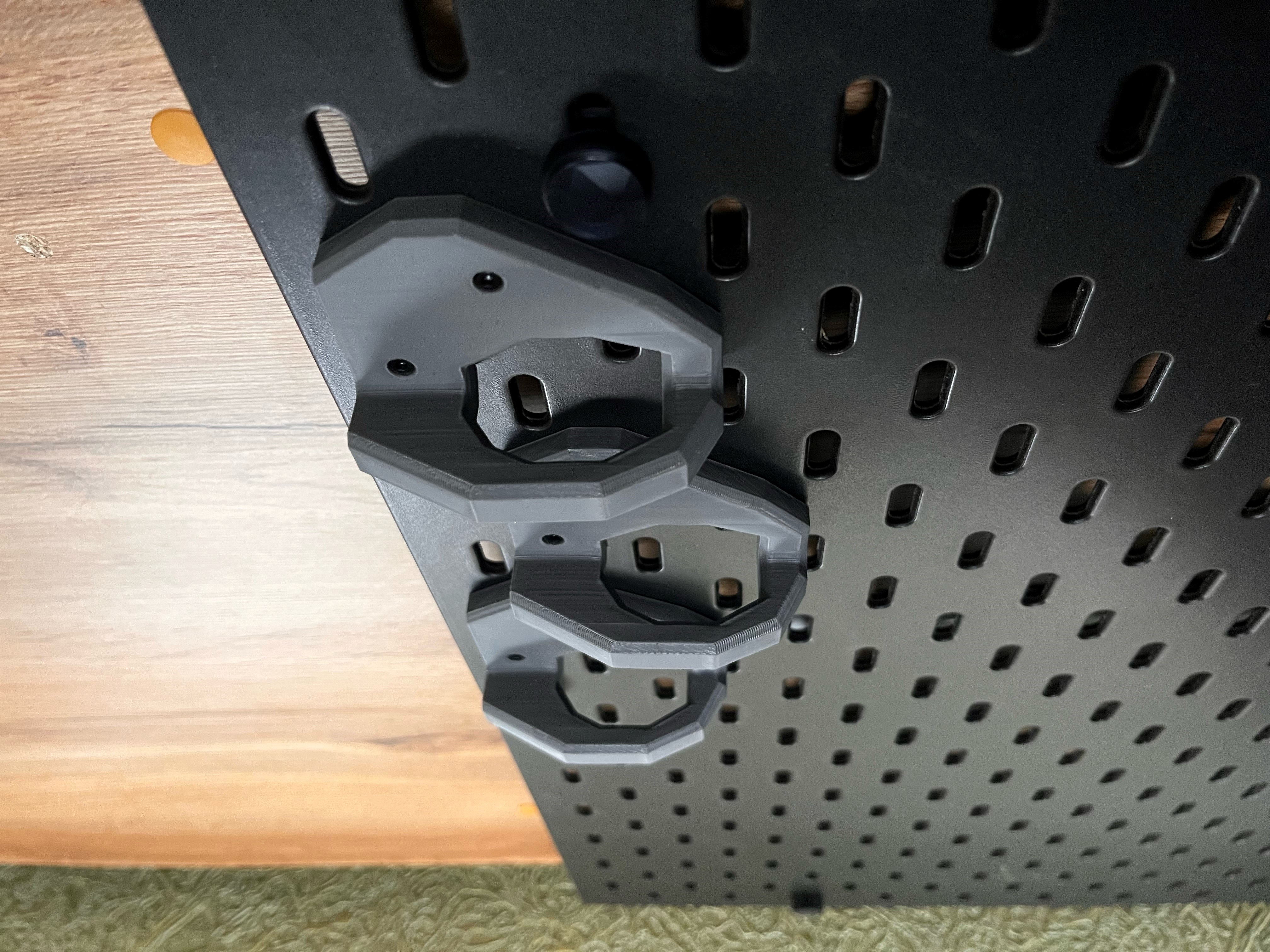 Carabiner hooks for Skadis boards