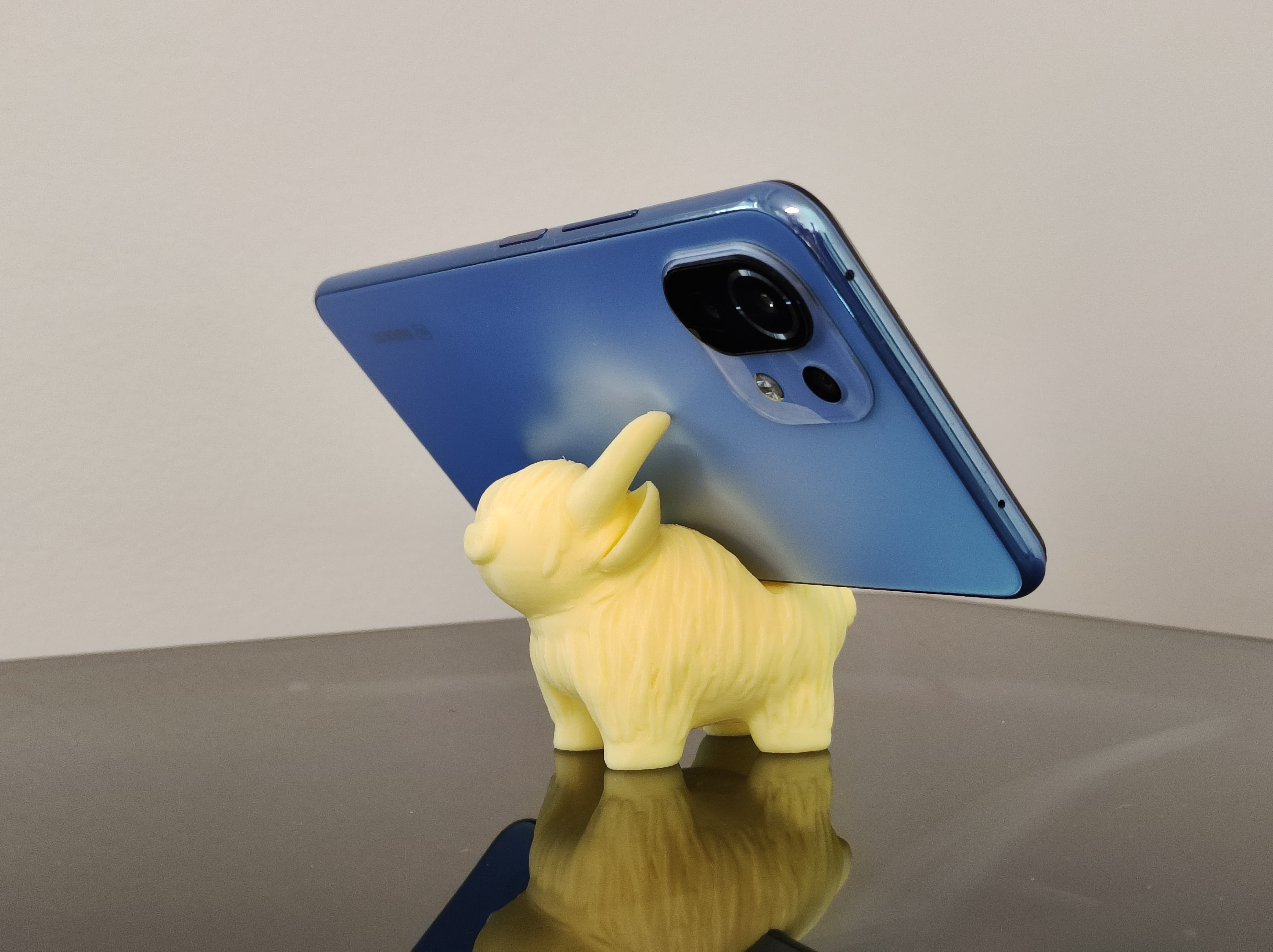 Young Little Highland Cow Phone Holder 3D model thumbnail