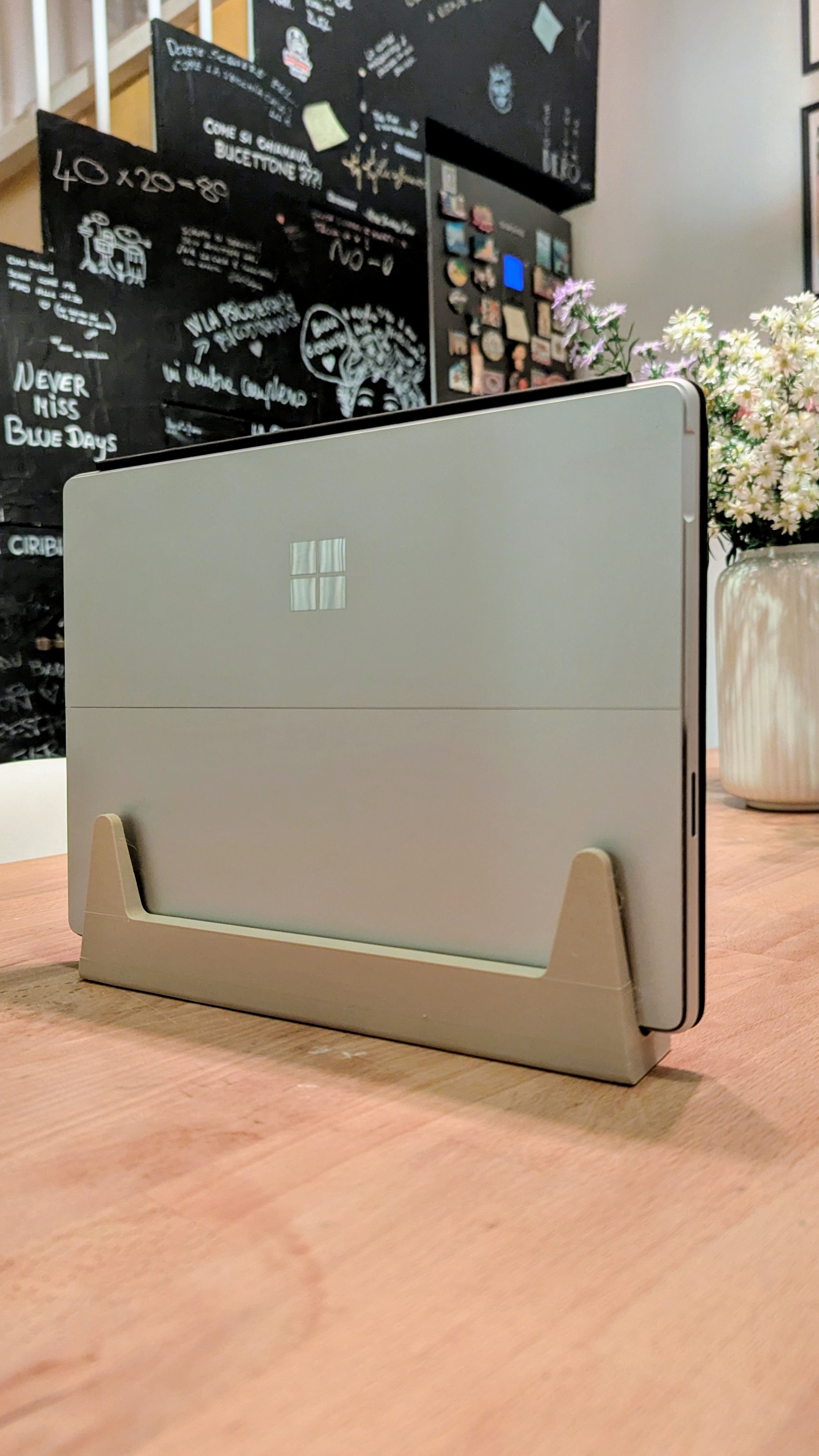 Simple Surface pro 9 vertical dock