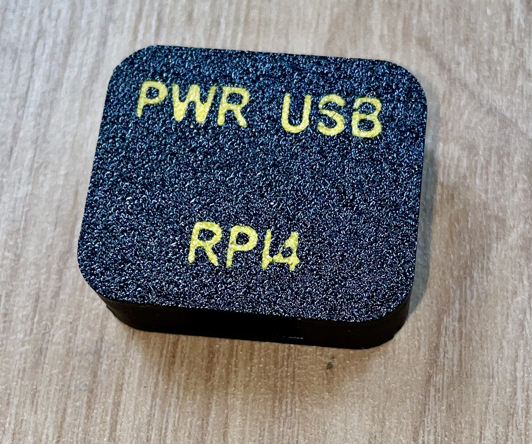 USB Splitter + text and no holes (Blicube BliKVM)