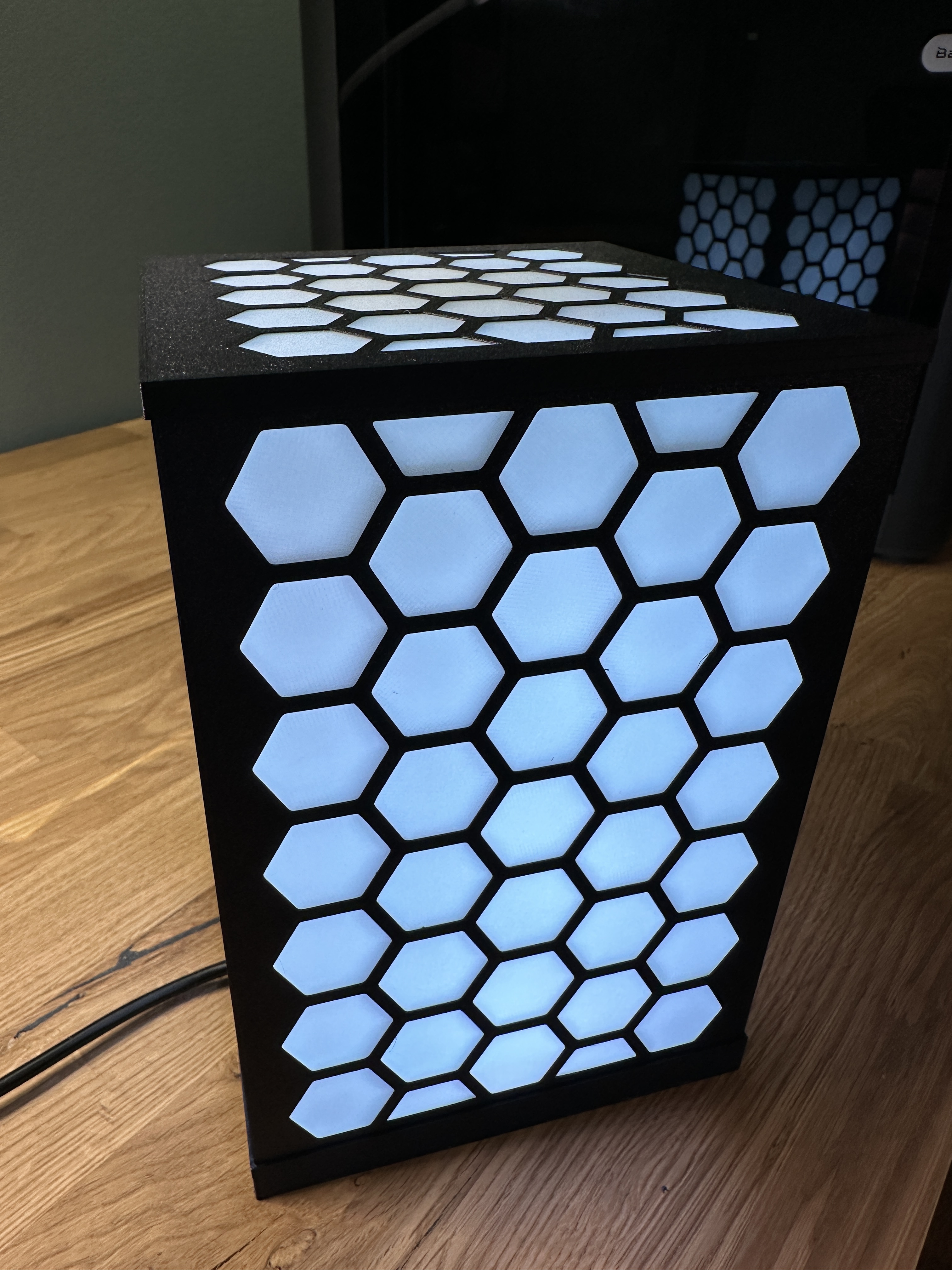 Miniatura 4 do modelo 3D Hex Table Lamp Remix