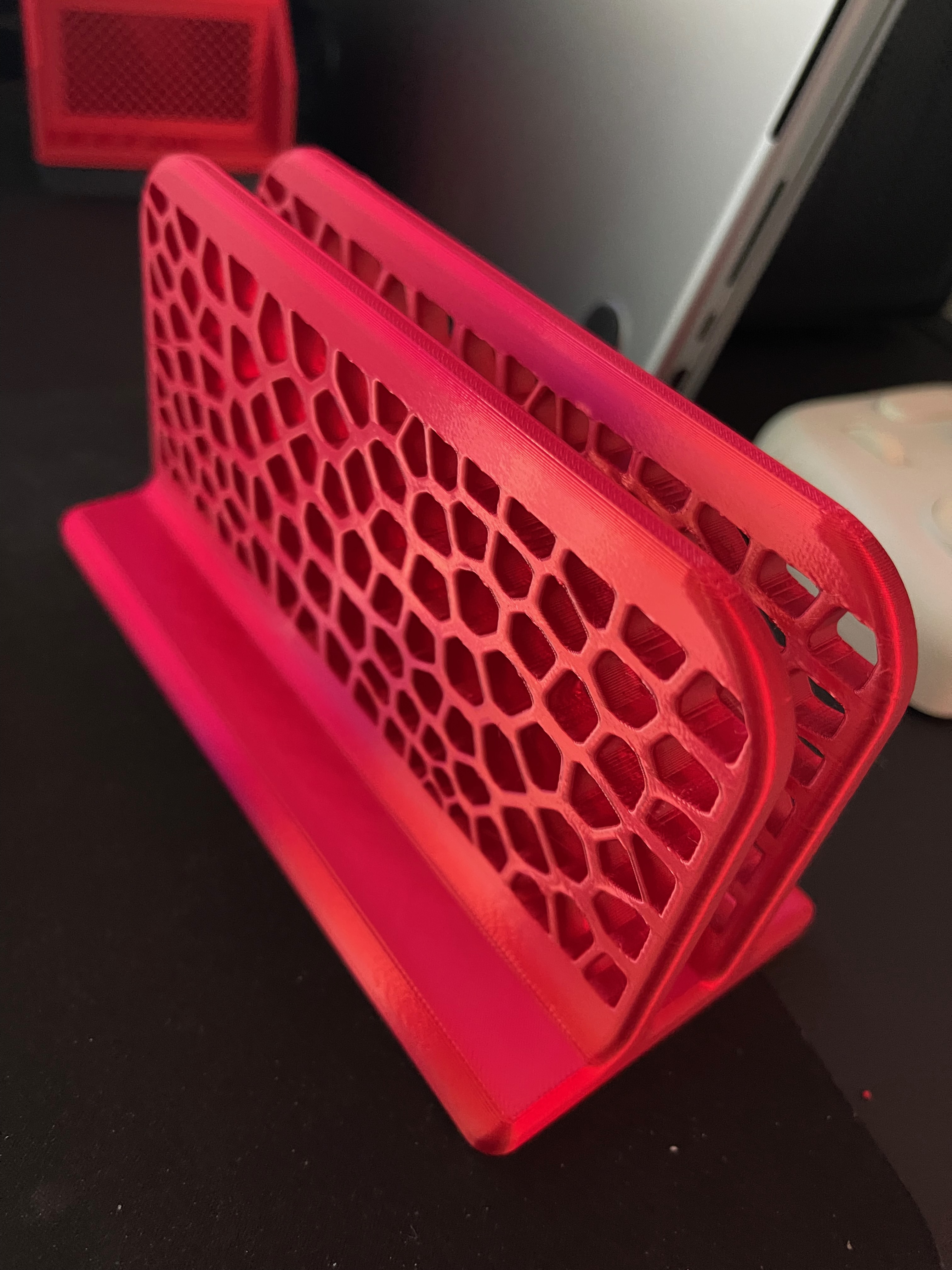 MacBook Pro 14in (2023 M2) Vertical Stand - Voroni Edition