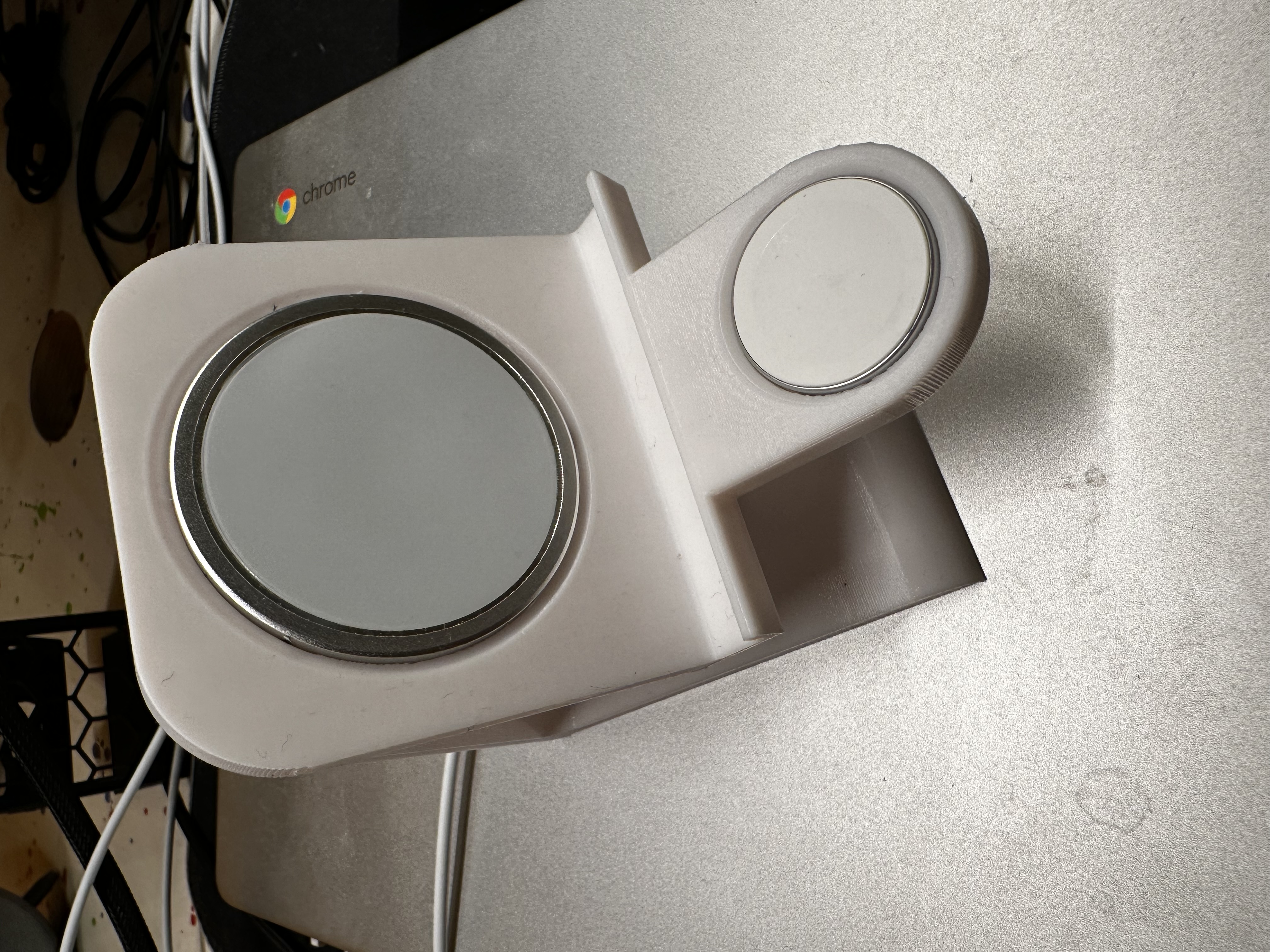 Iphone magsafe charge stand with Apple Watch IOS17 Standby
