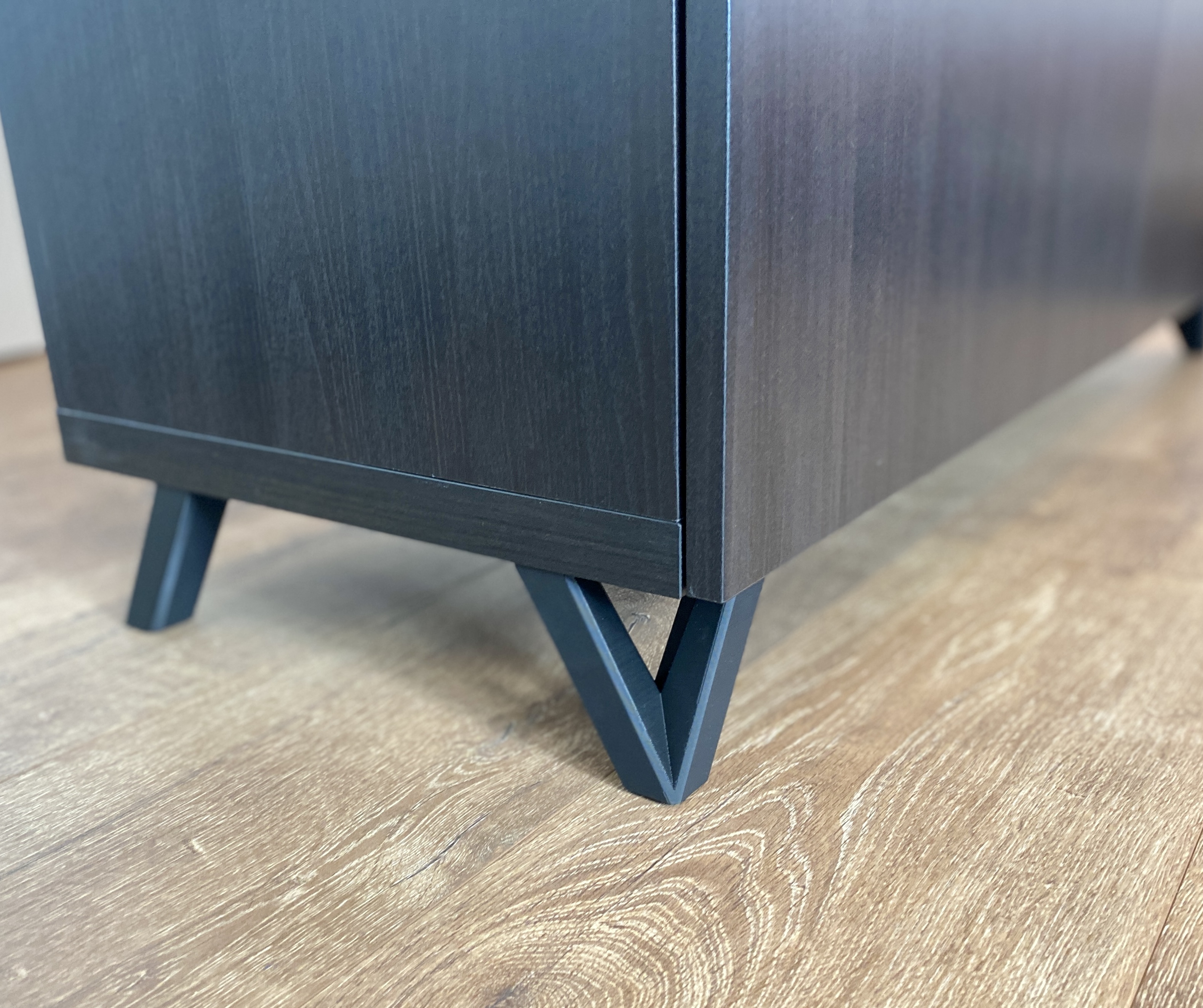Elegant Furniture Leg
