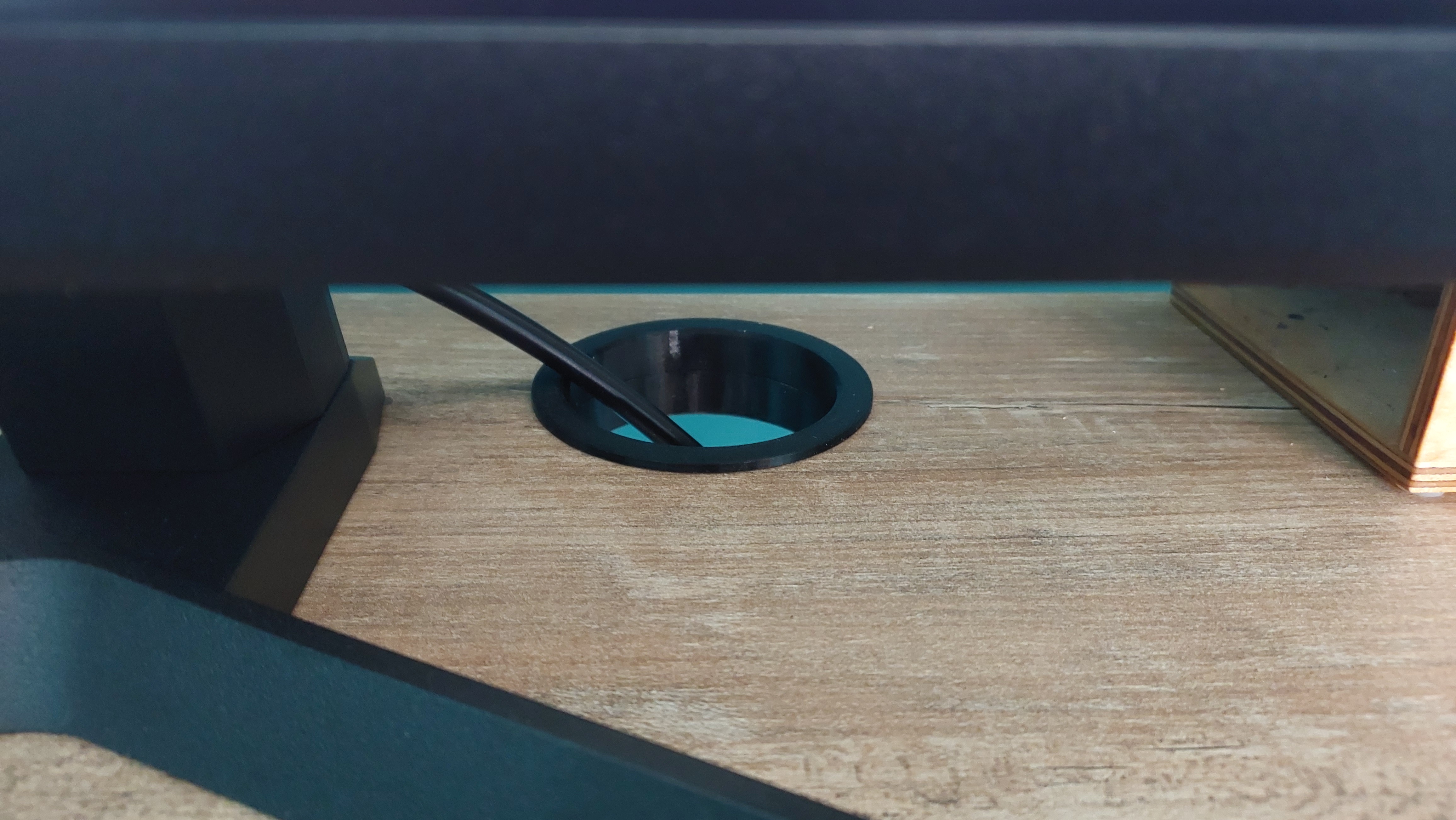 Desk cable grommet - hole saw for wood 60mm