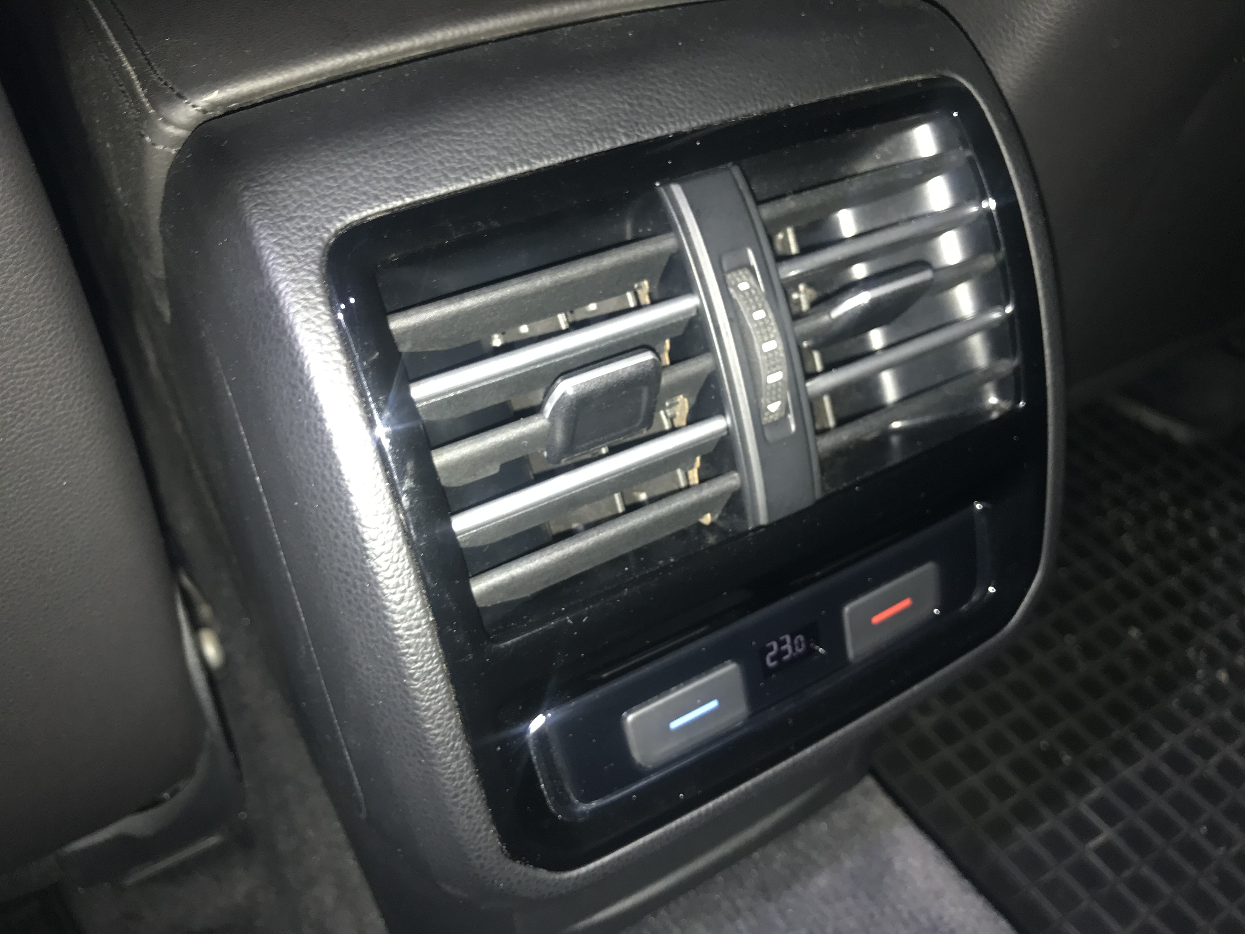 Ventilation slider for Passat B8
