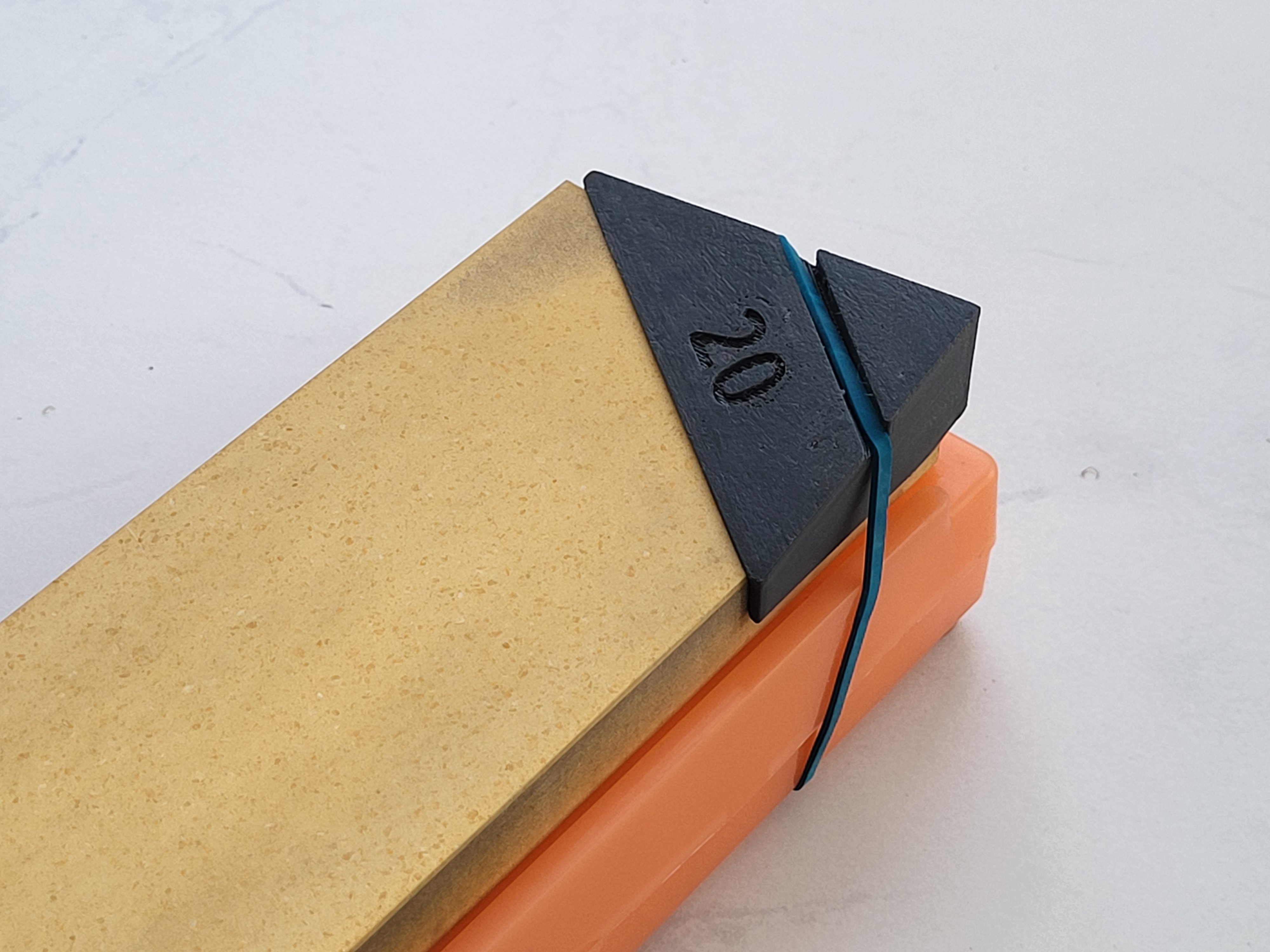 Miniatura 2 do modelo 3D Sharpening angle guide (corner)