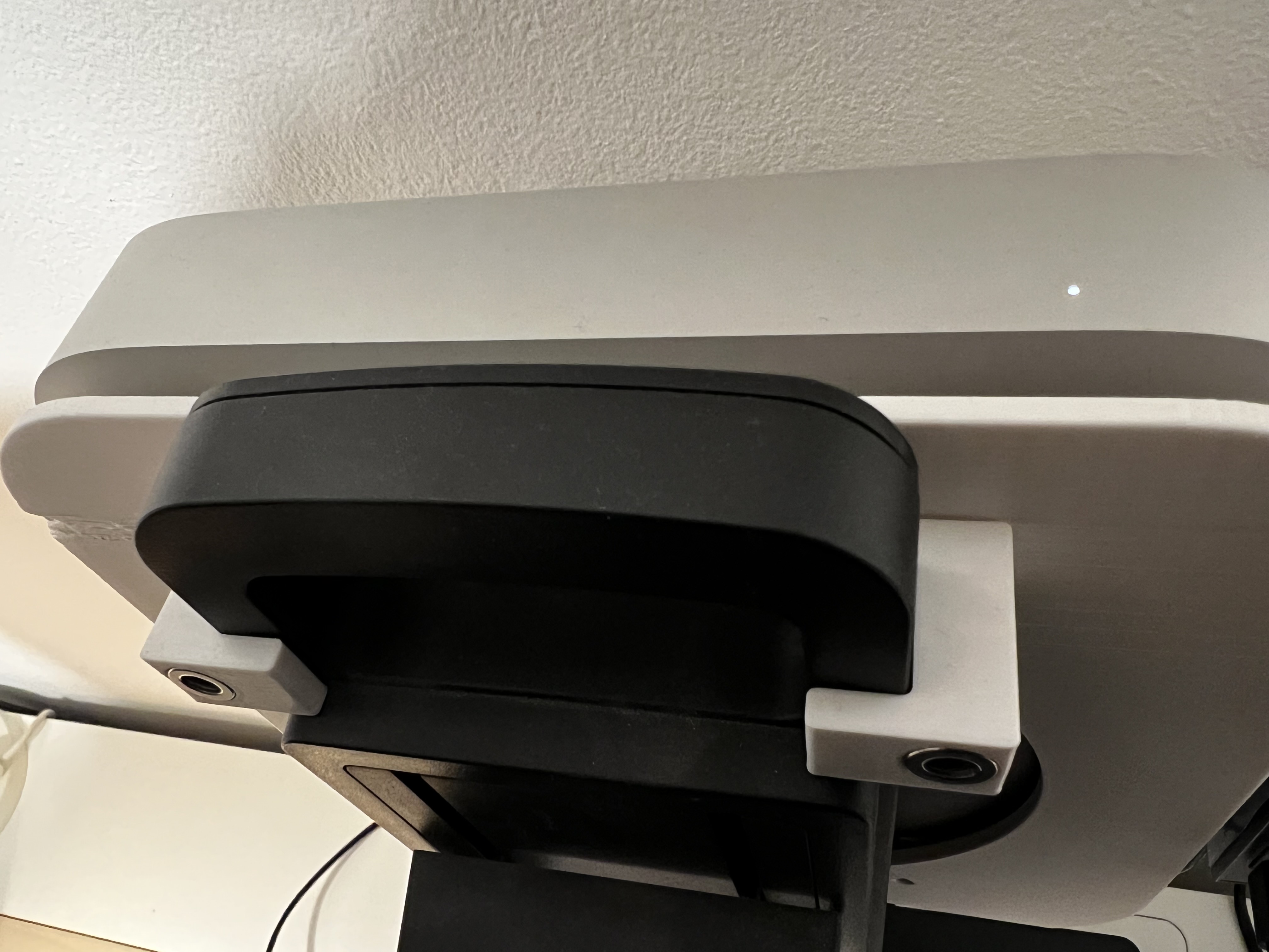 Benq PD2700U computer holder
