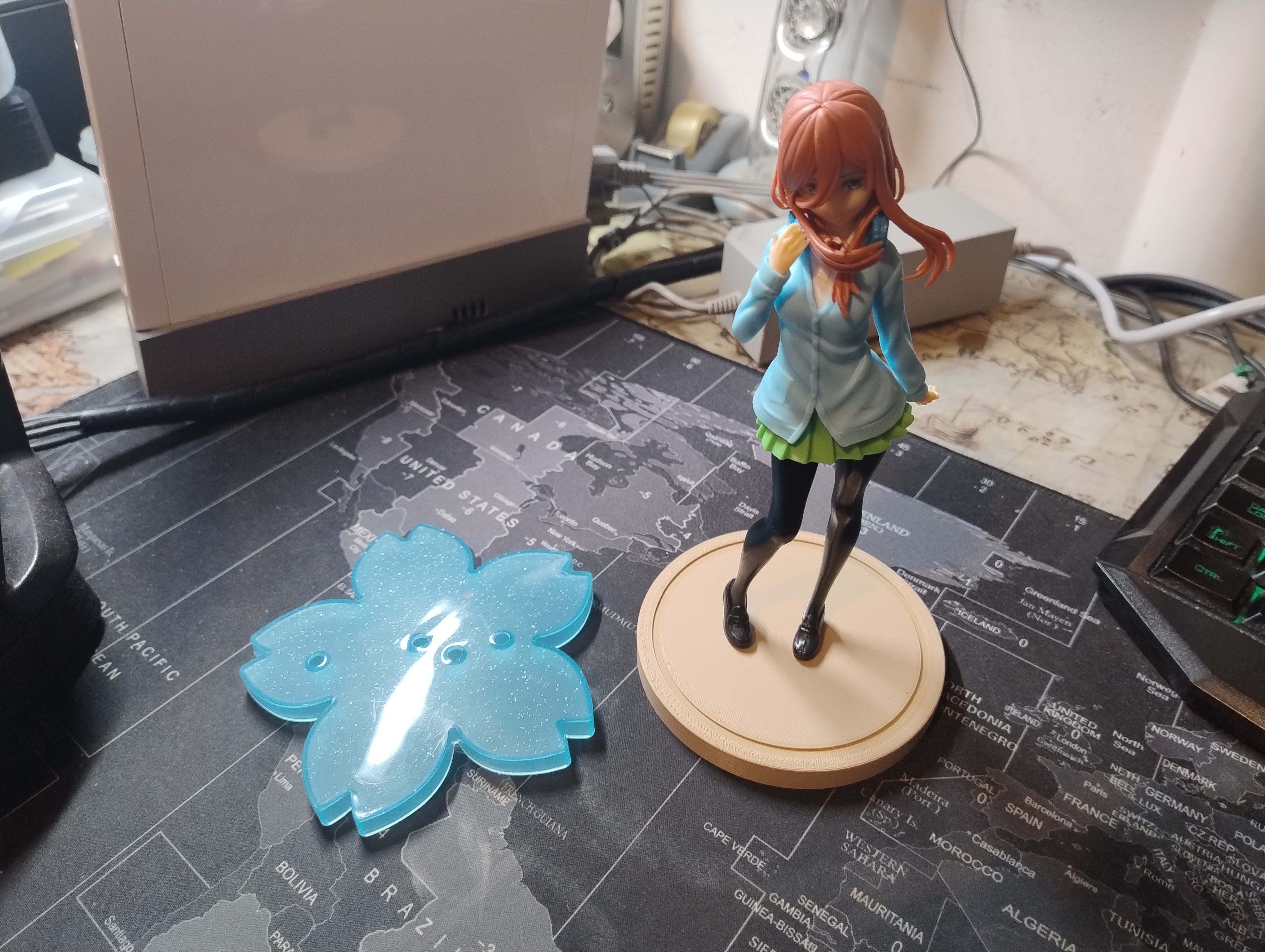Alternative base for Miku Nakano figurine from Aliexpress