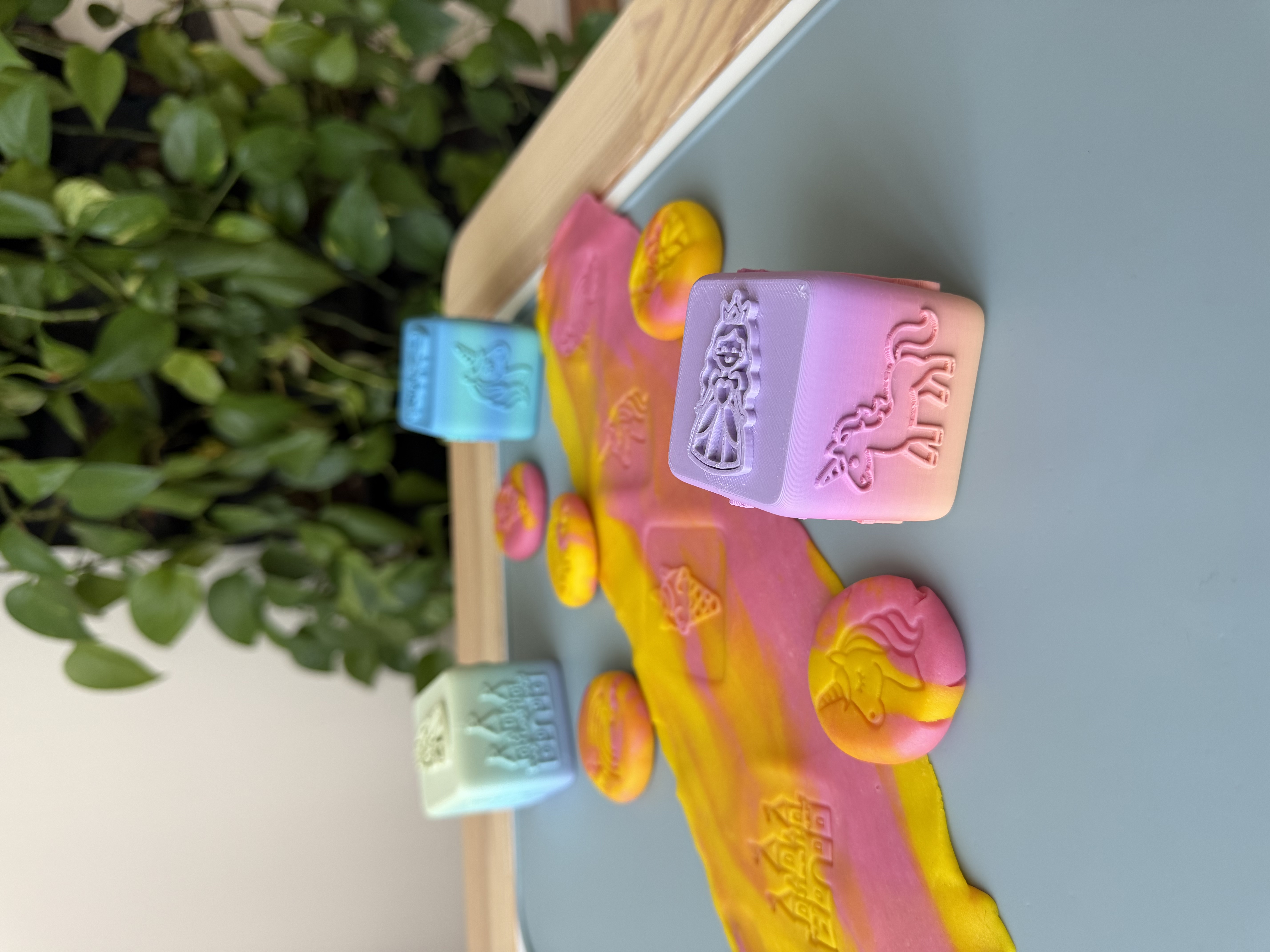 Play-Doh cube - Unicorns