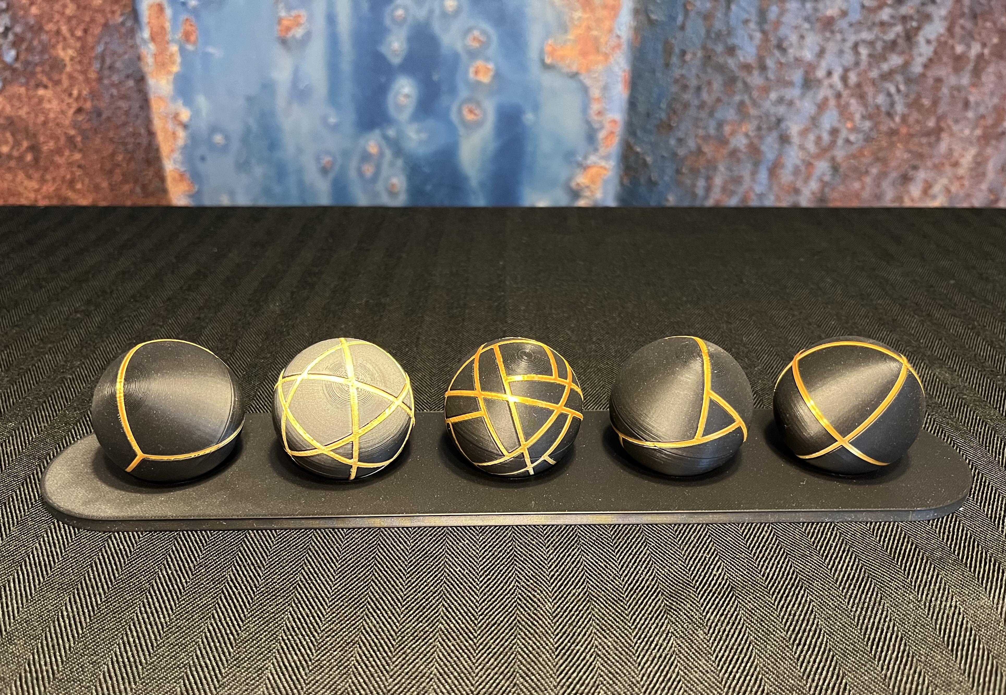 The 32 Crystallographic Point Groups ("spheres / rings" set)