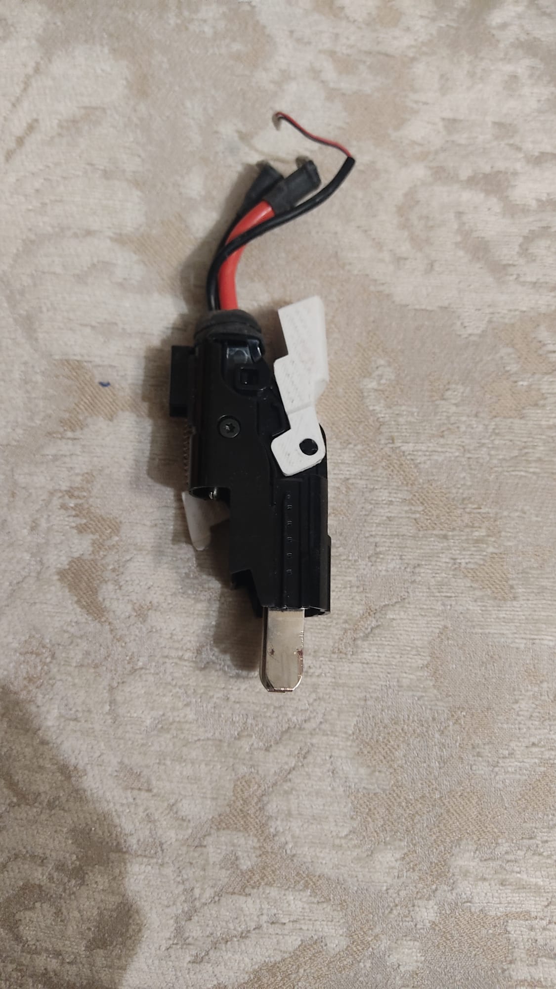 Miniatura 4 do modelo 3D Dyson V10 power button trigger fix