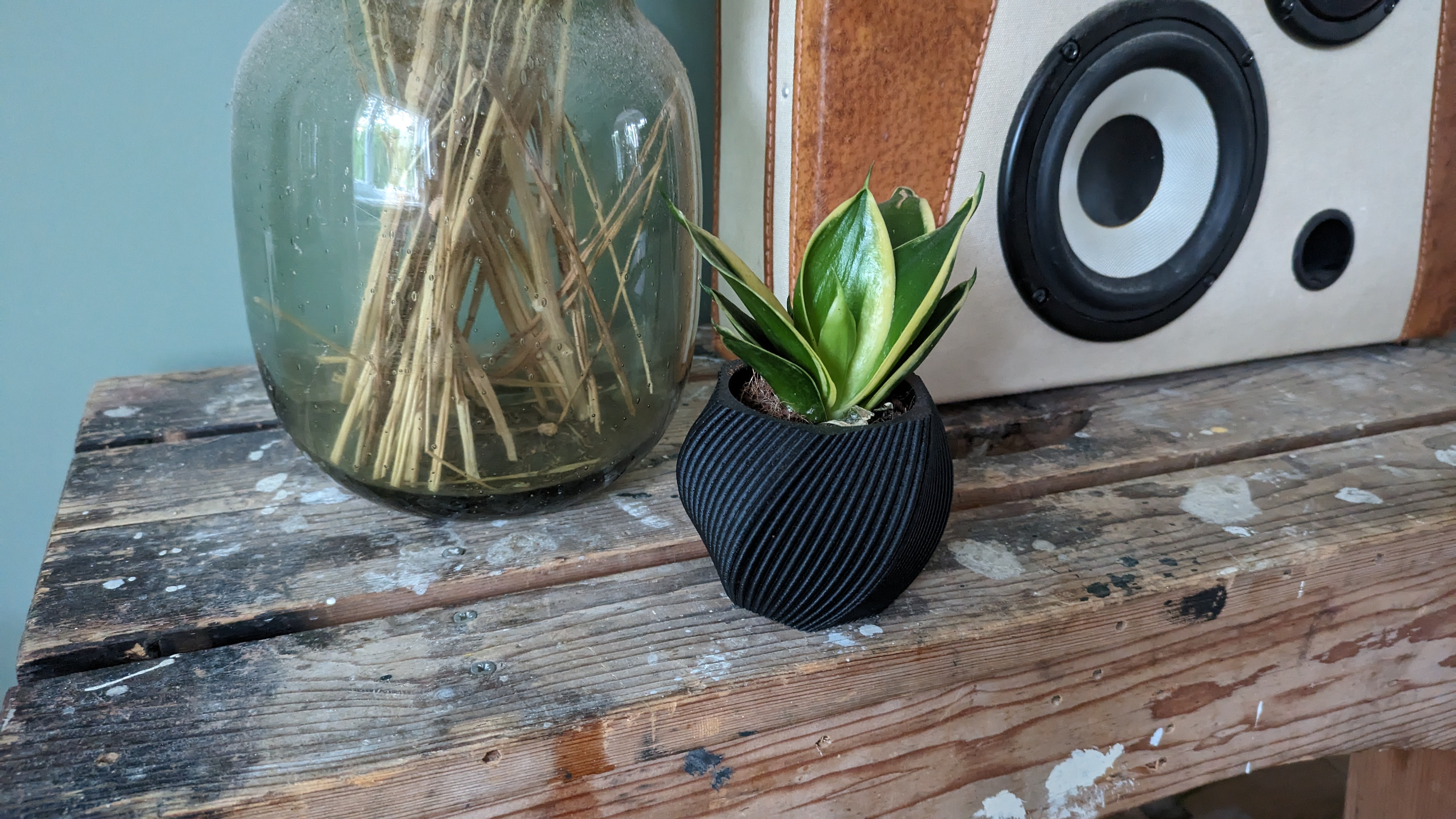Modern twisted hexagonal bubble planter / vase