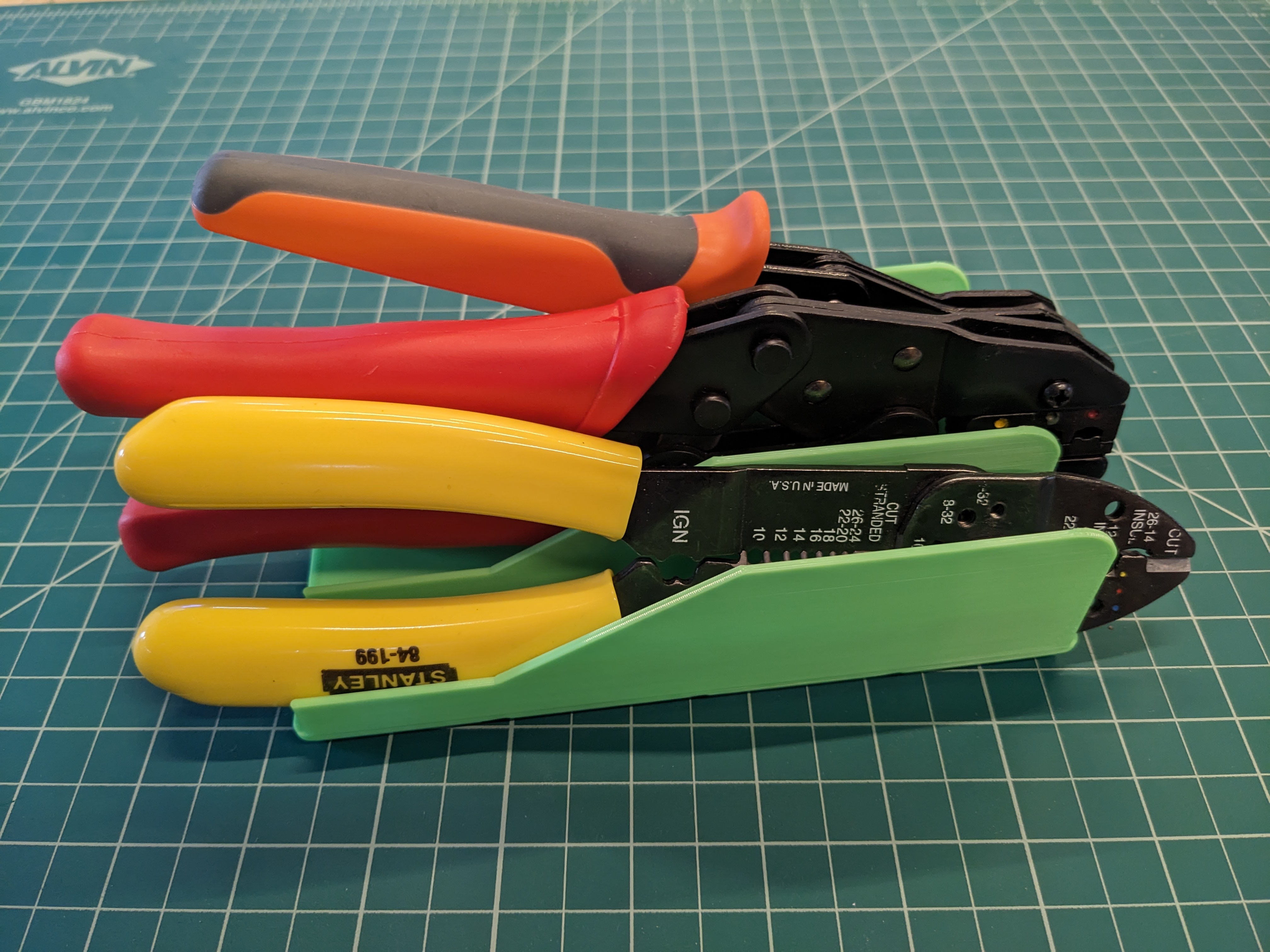 Gridfinity Wide Pliers Holder