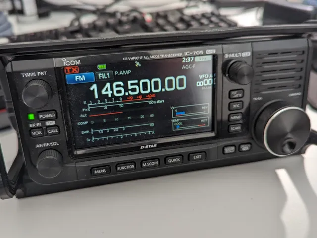 Protective cage for Icom IC-705 - by IU1OPK