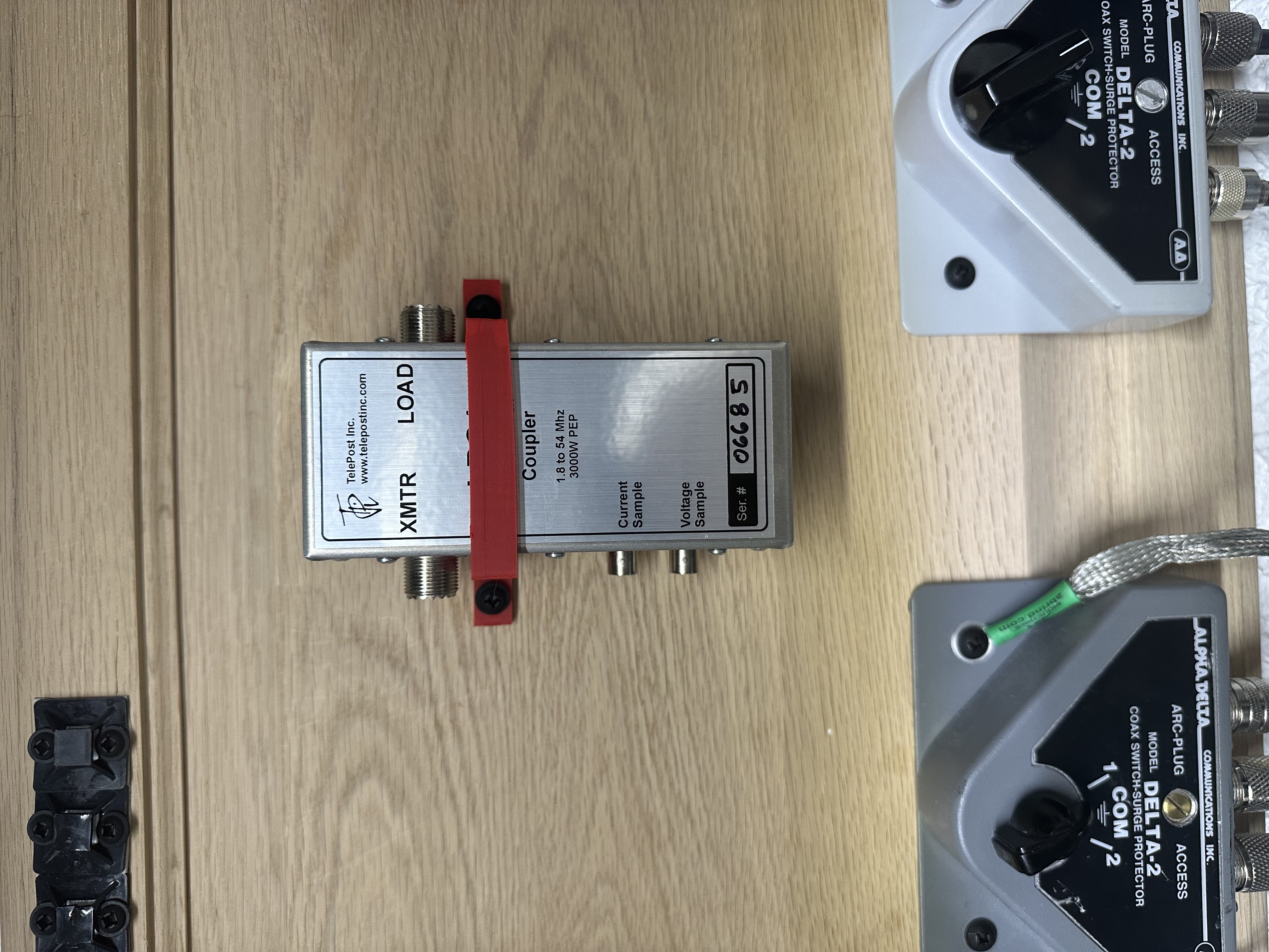 Wall mount for hamradio LCP-1 Coupler for a LP-100