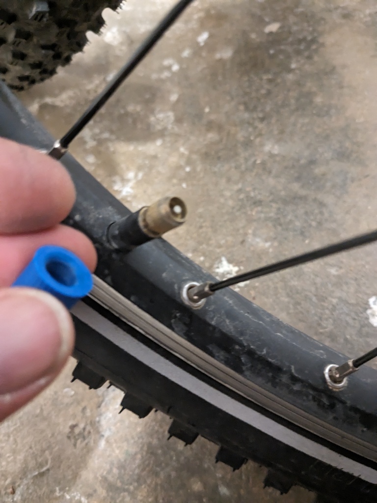 Miniatura 2 do modelo 3D Schrader valve cap