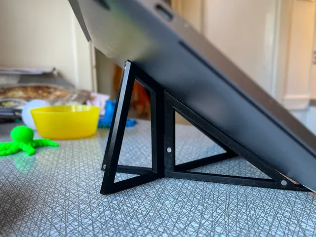 Magnetic lightweight laptop stand (Macbook)