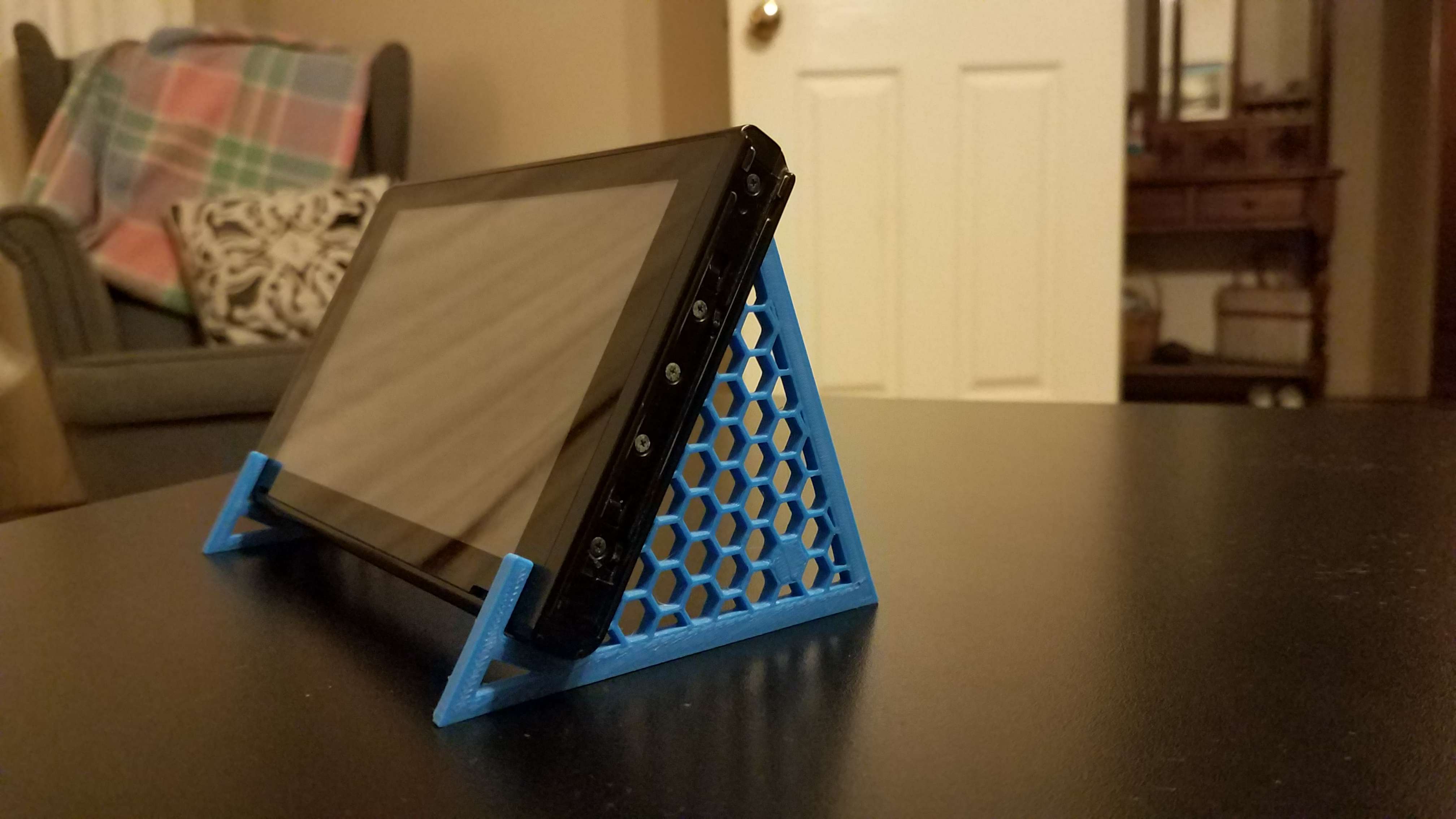Nintendo Switch Stand (Can work for phones)