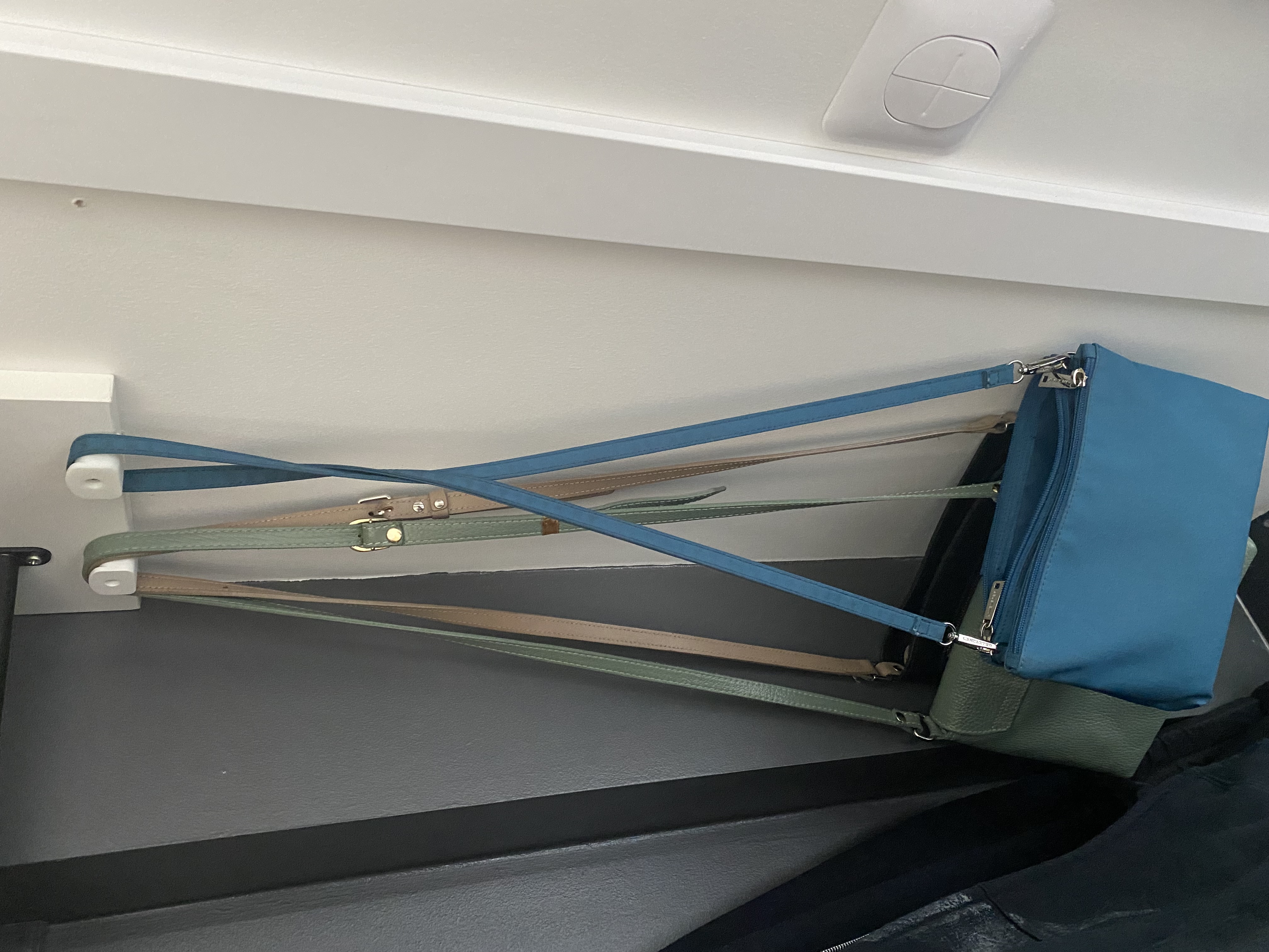 Handbag holder