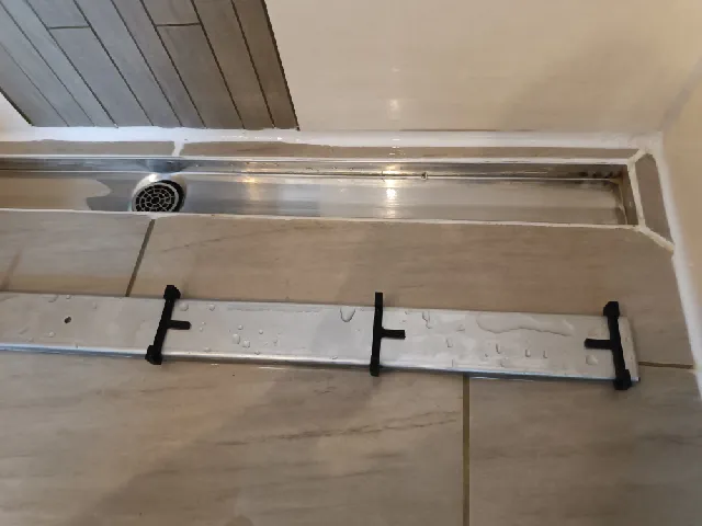 Clips for shower