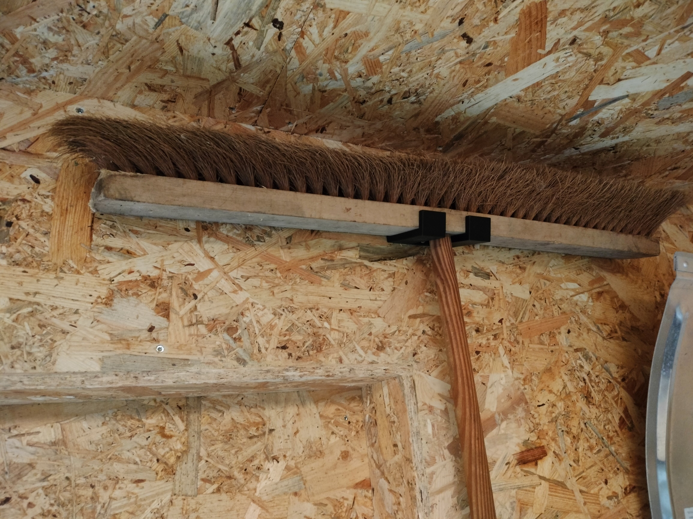Broom holder