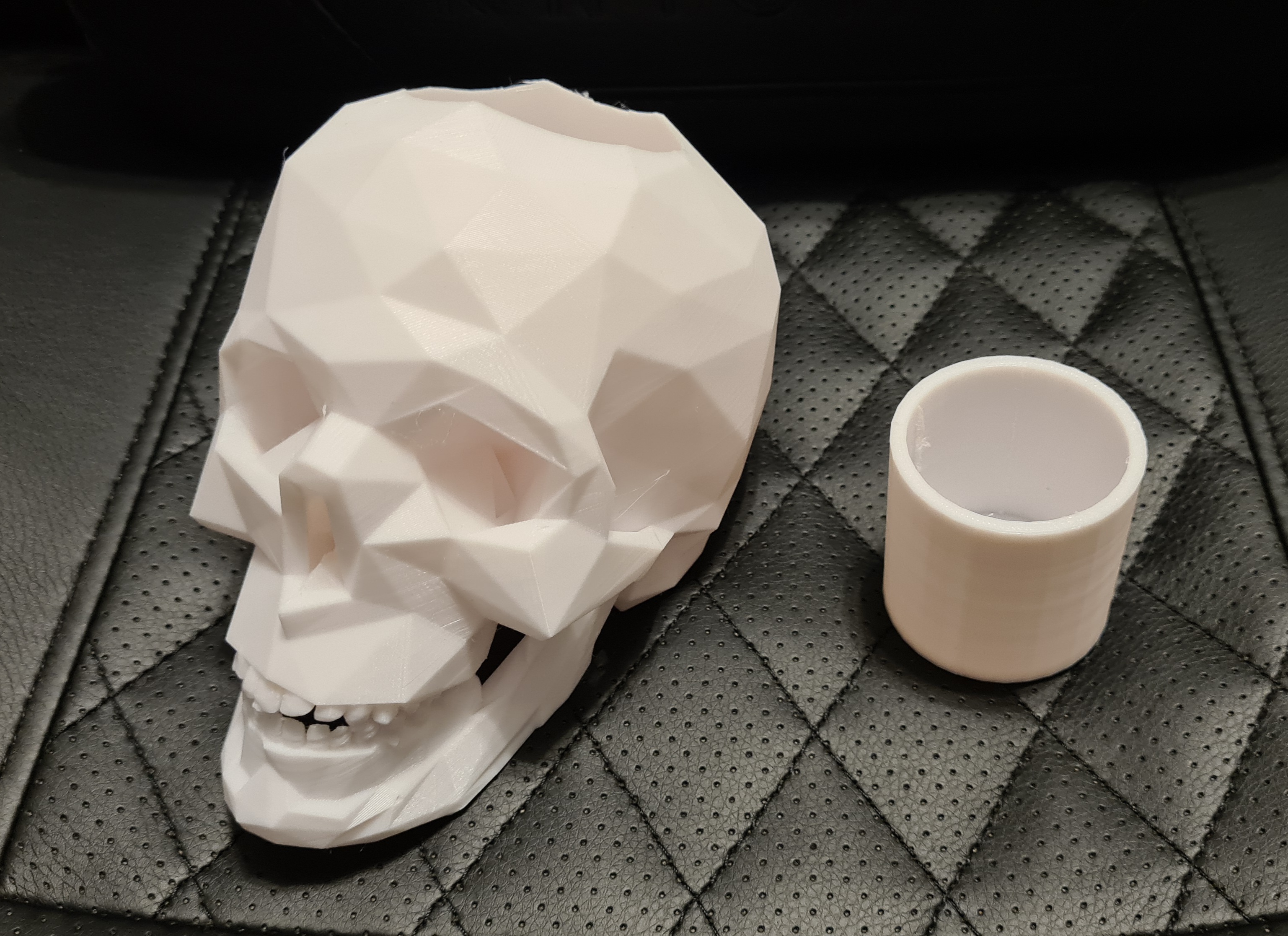 Miniatura 2 do modelo 3D Skull - succulent pot