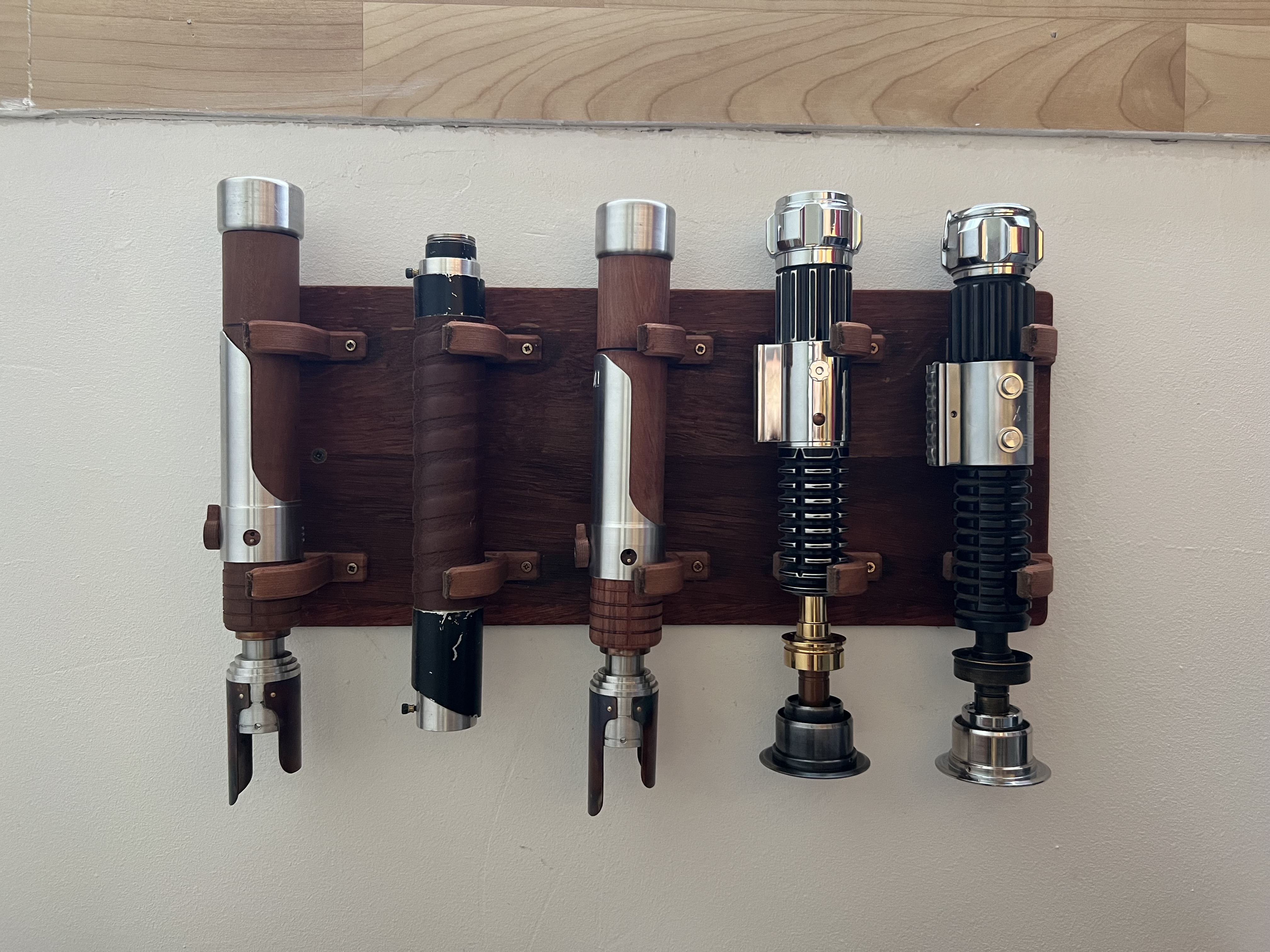 Lightsaber wall-stand