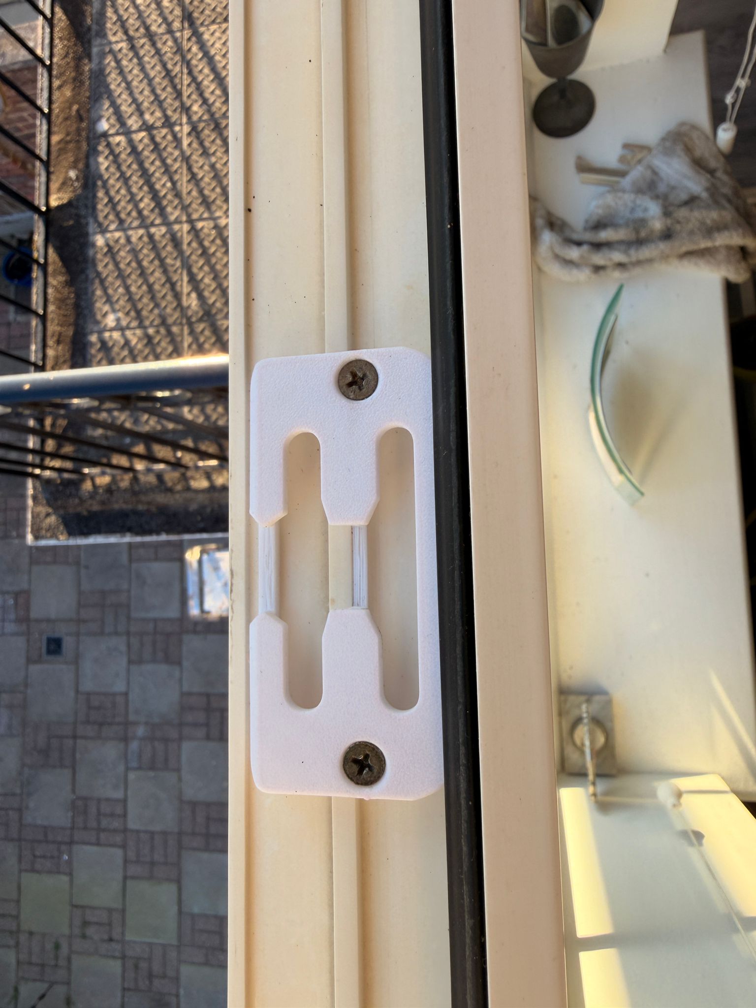 Miniatura 4 do modelo 3D Window lock/latch bracket