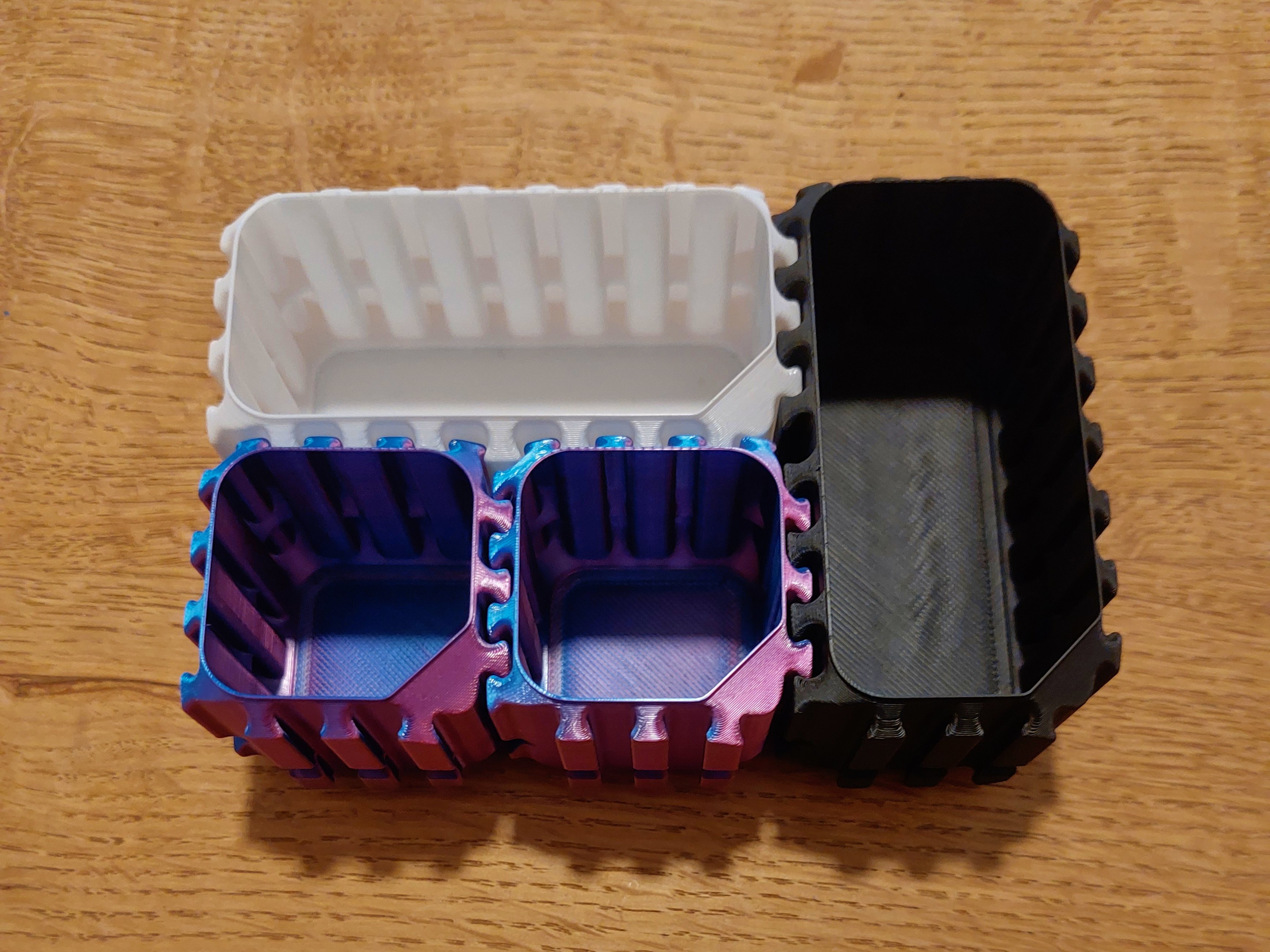Miniatura 5 do modelo 3D Interlocking and stackable containers