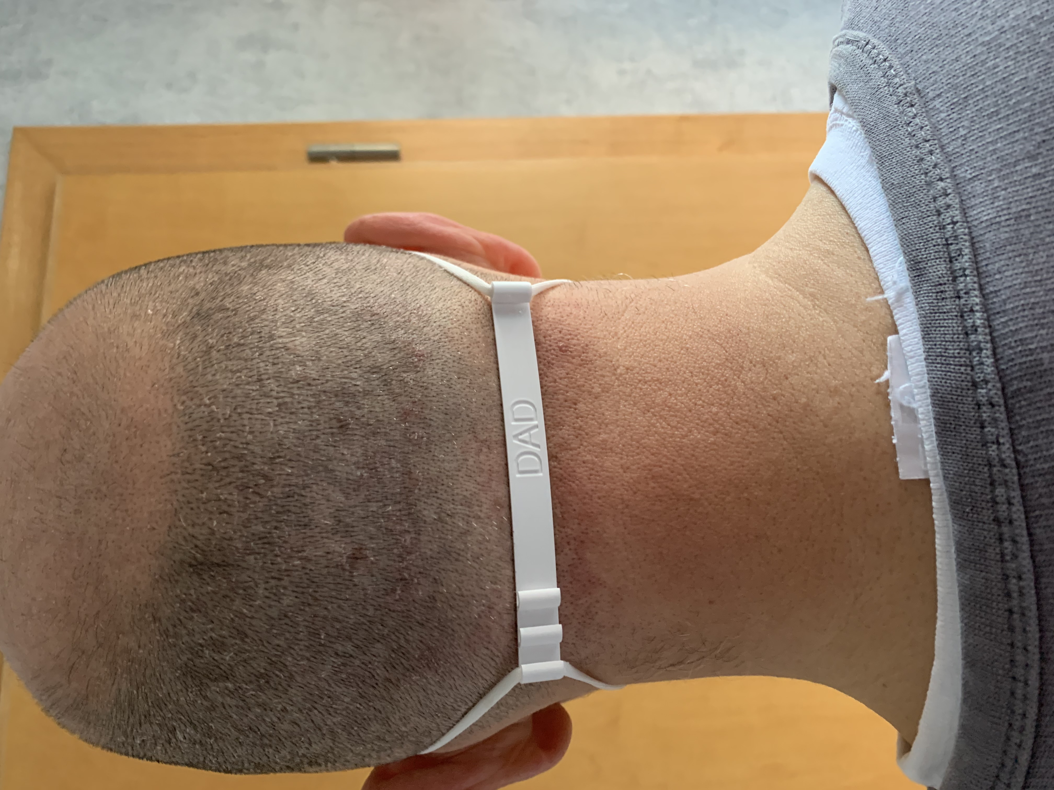 Facemask strap holder — miniatura 2