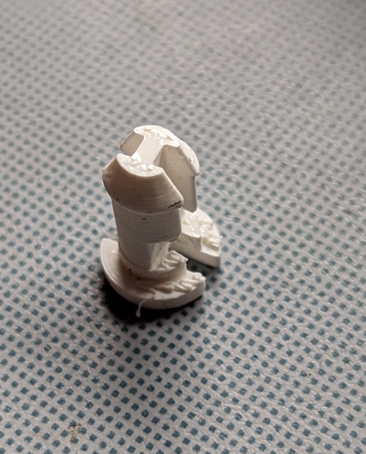 middle pin for savings box lock