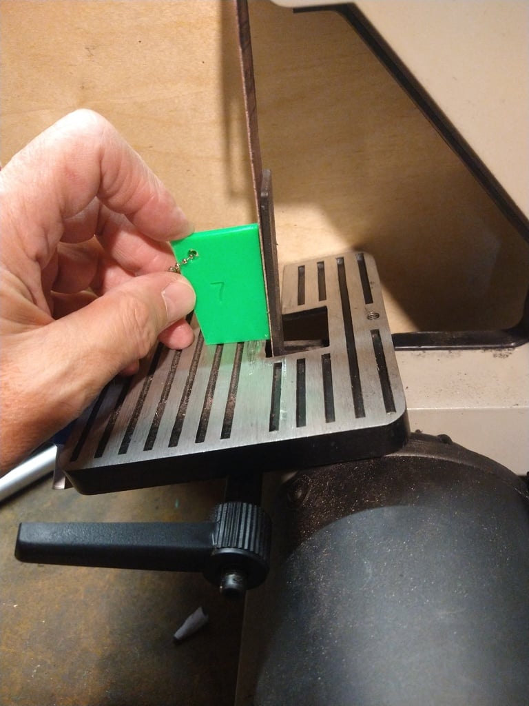 Belt sander angle gauges - revised (configurable in OpenSCAD)