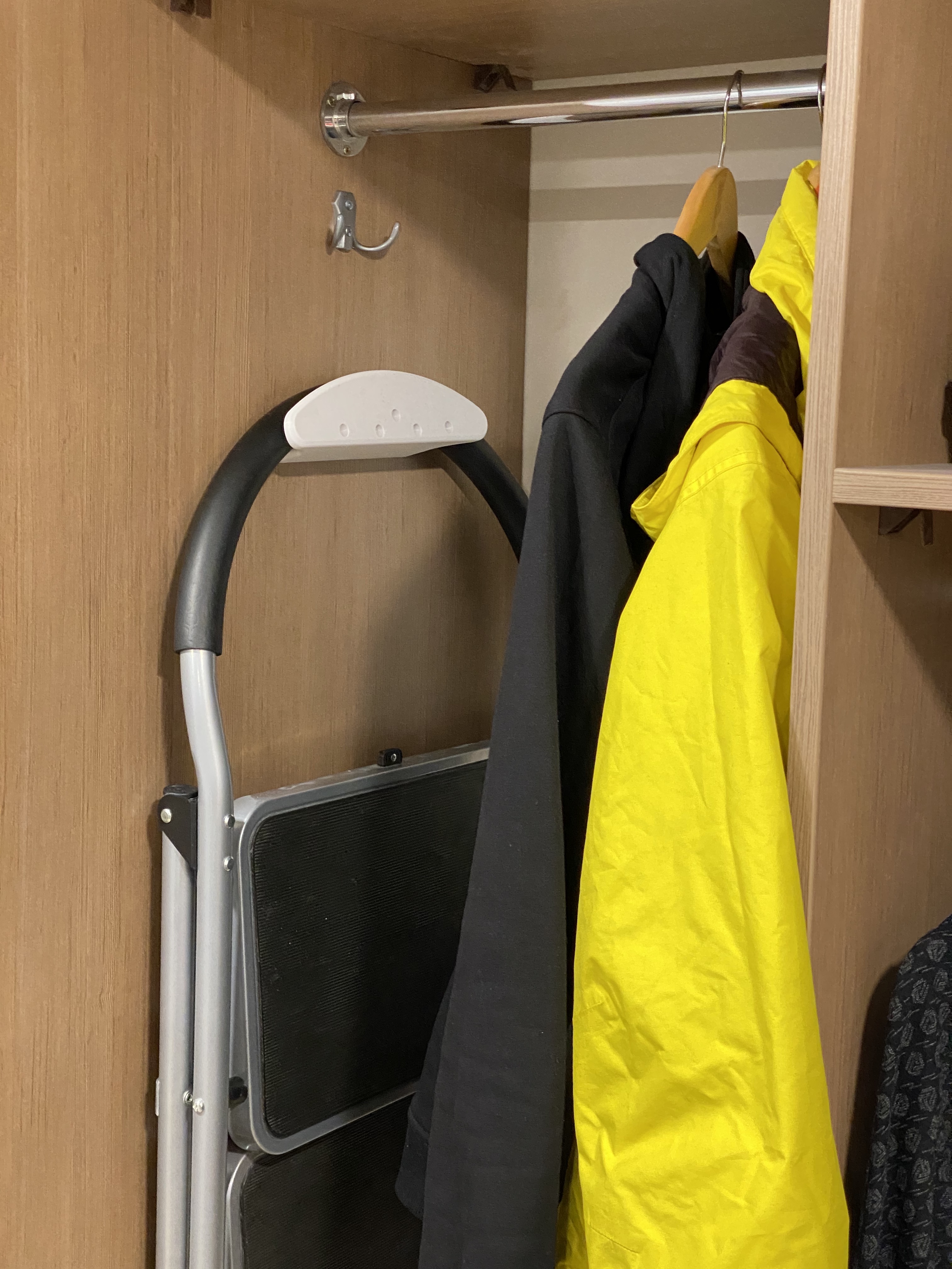 Hook for step ladder or step stool with rounded top