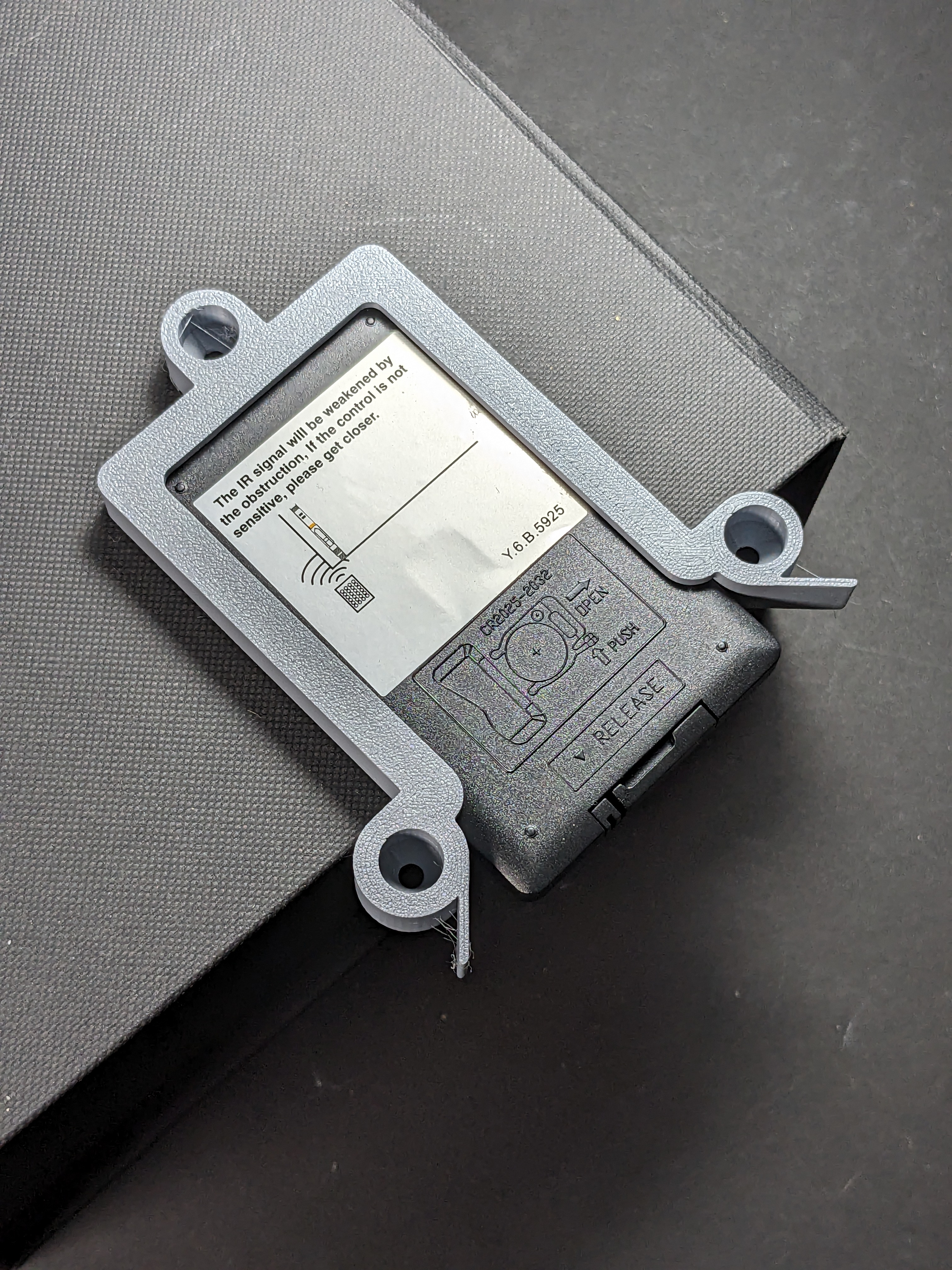 Miniatura 2 do modelo 3D LED Remote Holder