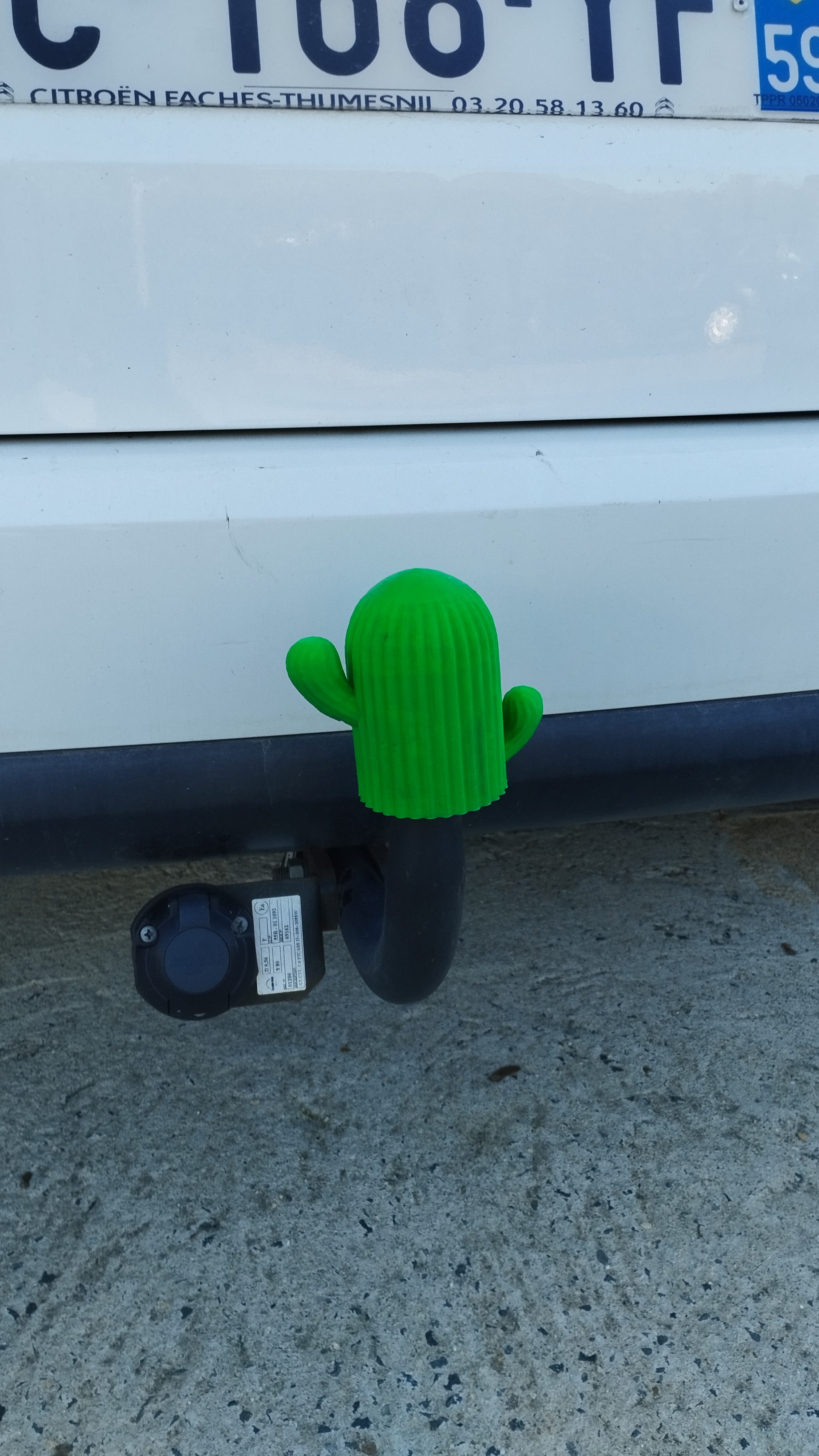 Cactus triller hitch ball