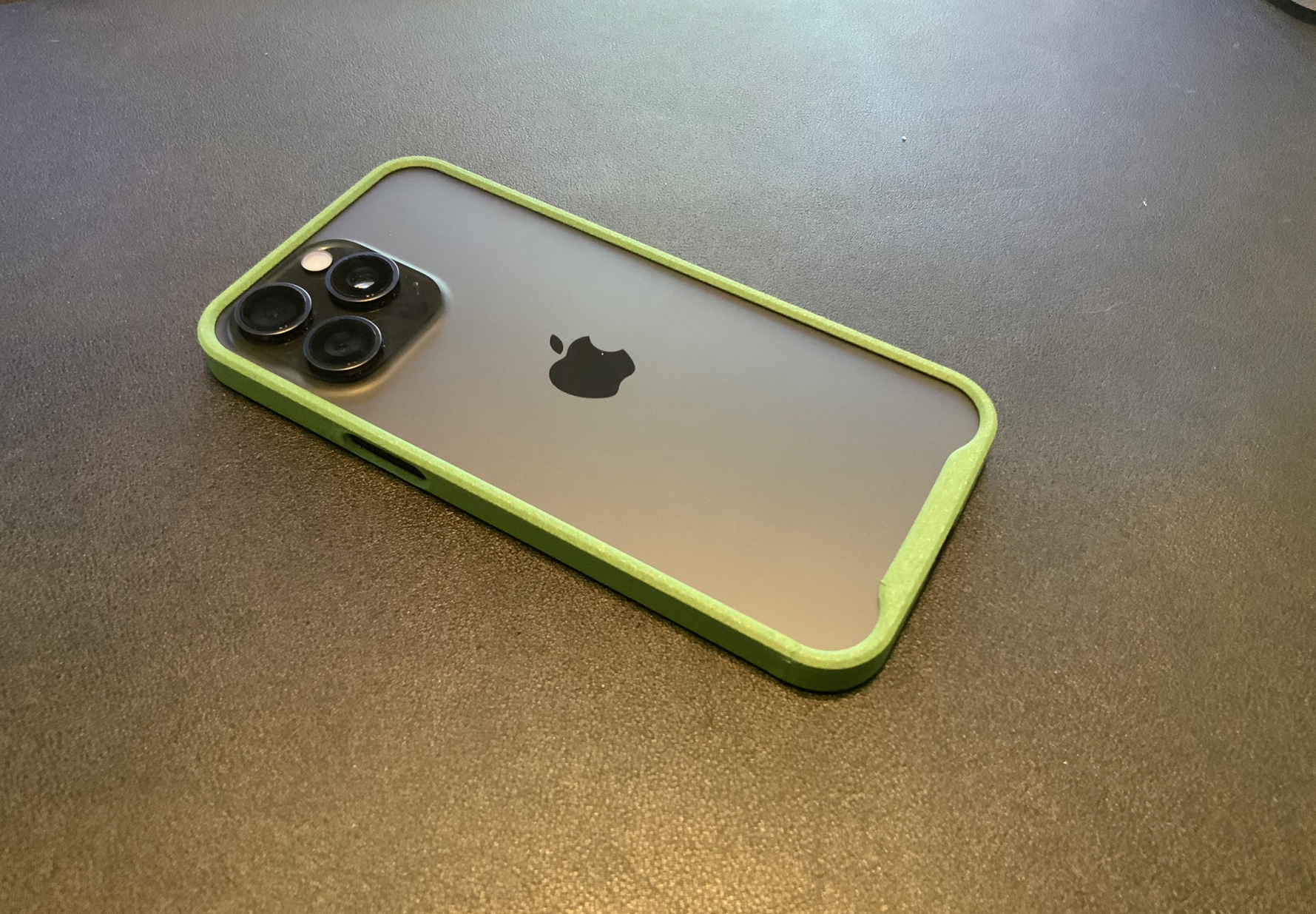 iPhone 15 Pro Max Minimalist Case