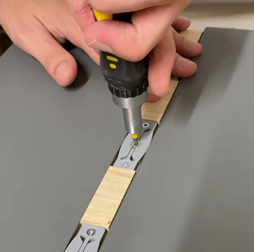 zero clearance adjustable miter runner insert for table saw