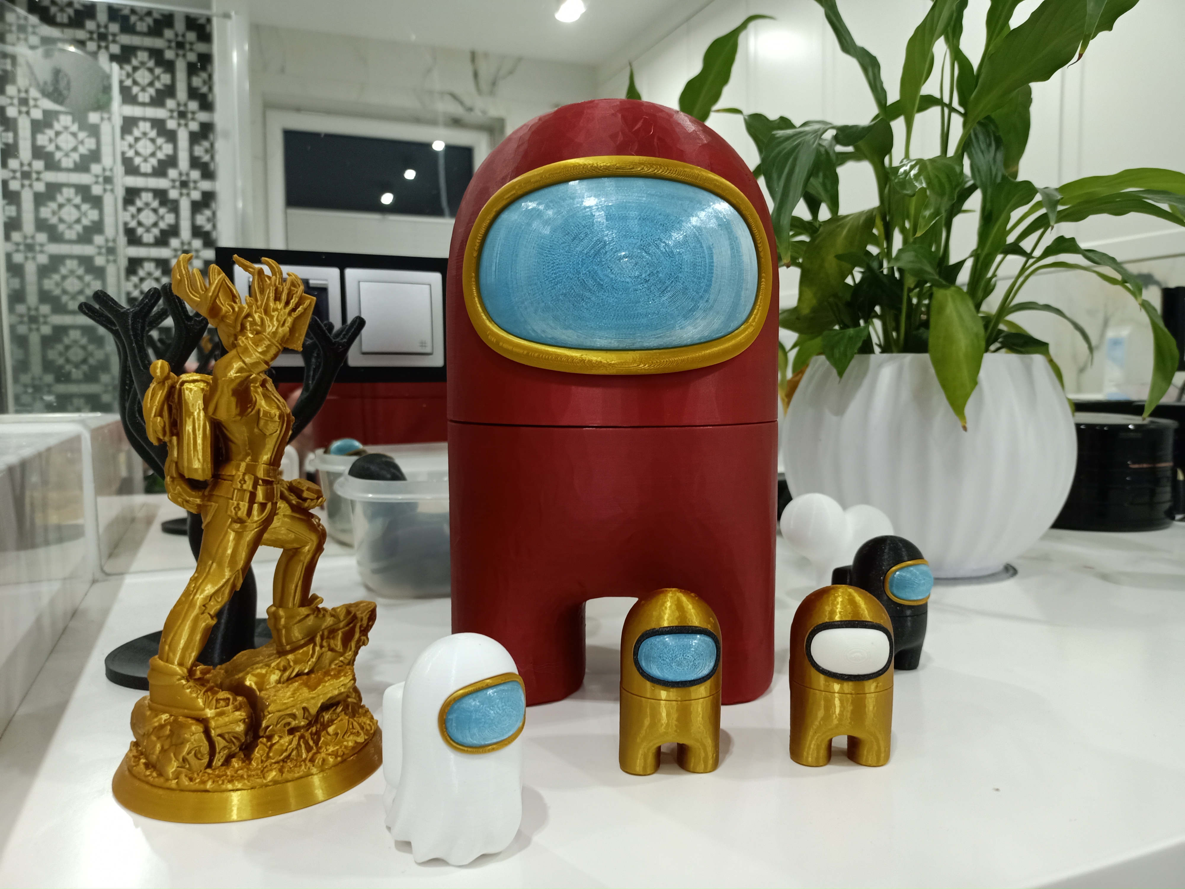 Big Among Us poli surface (contener with magnets)