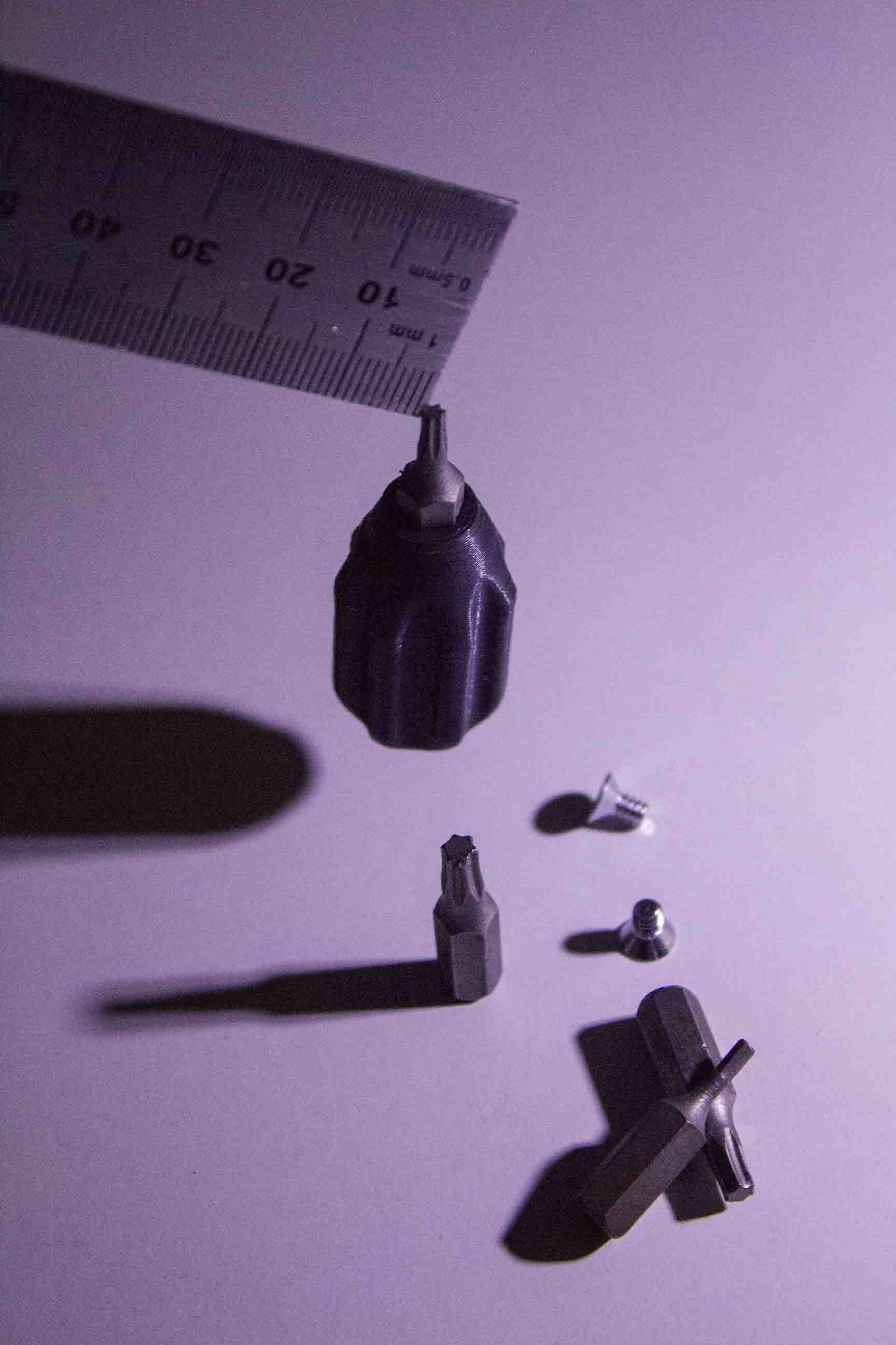Miniatura 2 do modelo 3D Customizable Hex Bit Screwdriver