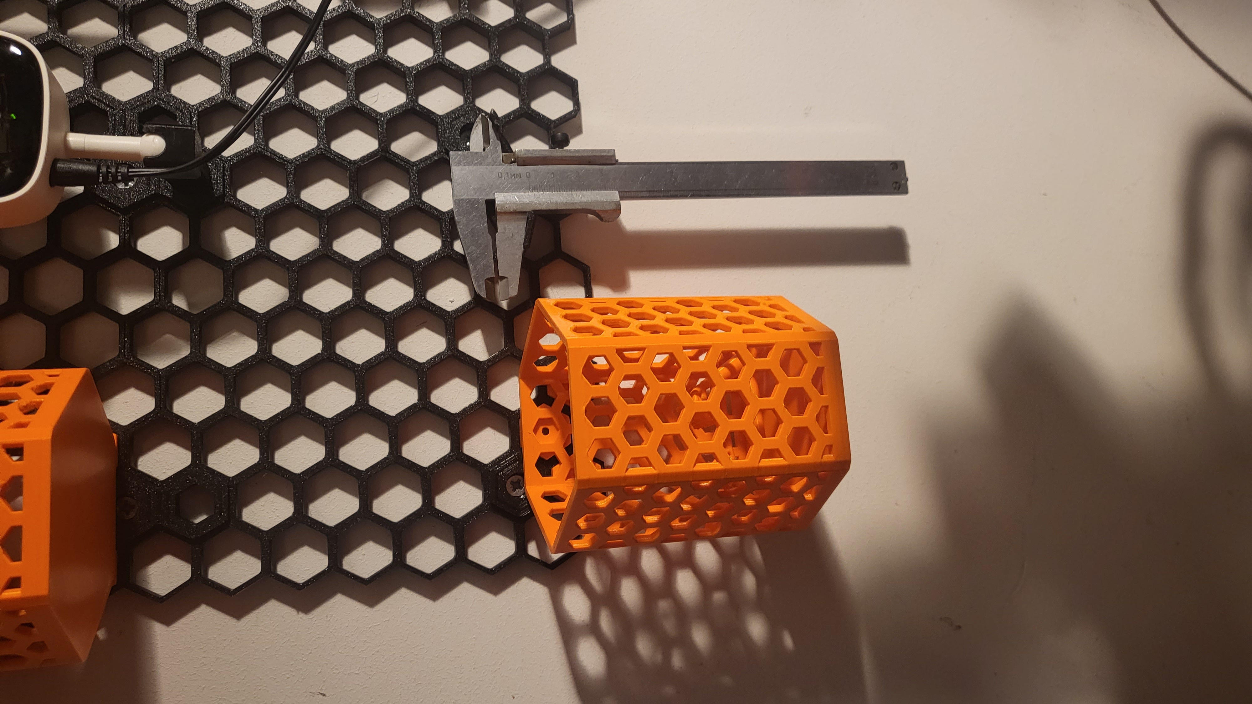 Honeycomb Cup for HC wall with top mounts