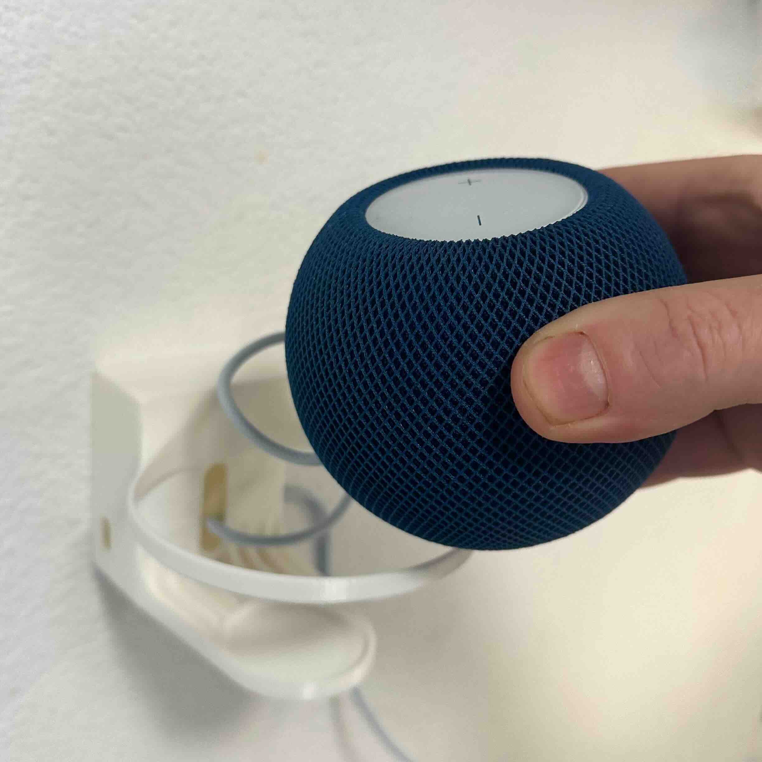 Miniatura 7 do modelo 3D HomePod Mini Wall Mount (Basic Version) – Hidden Cable Holder