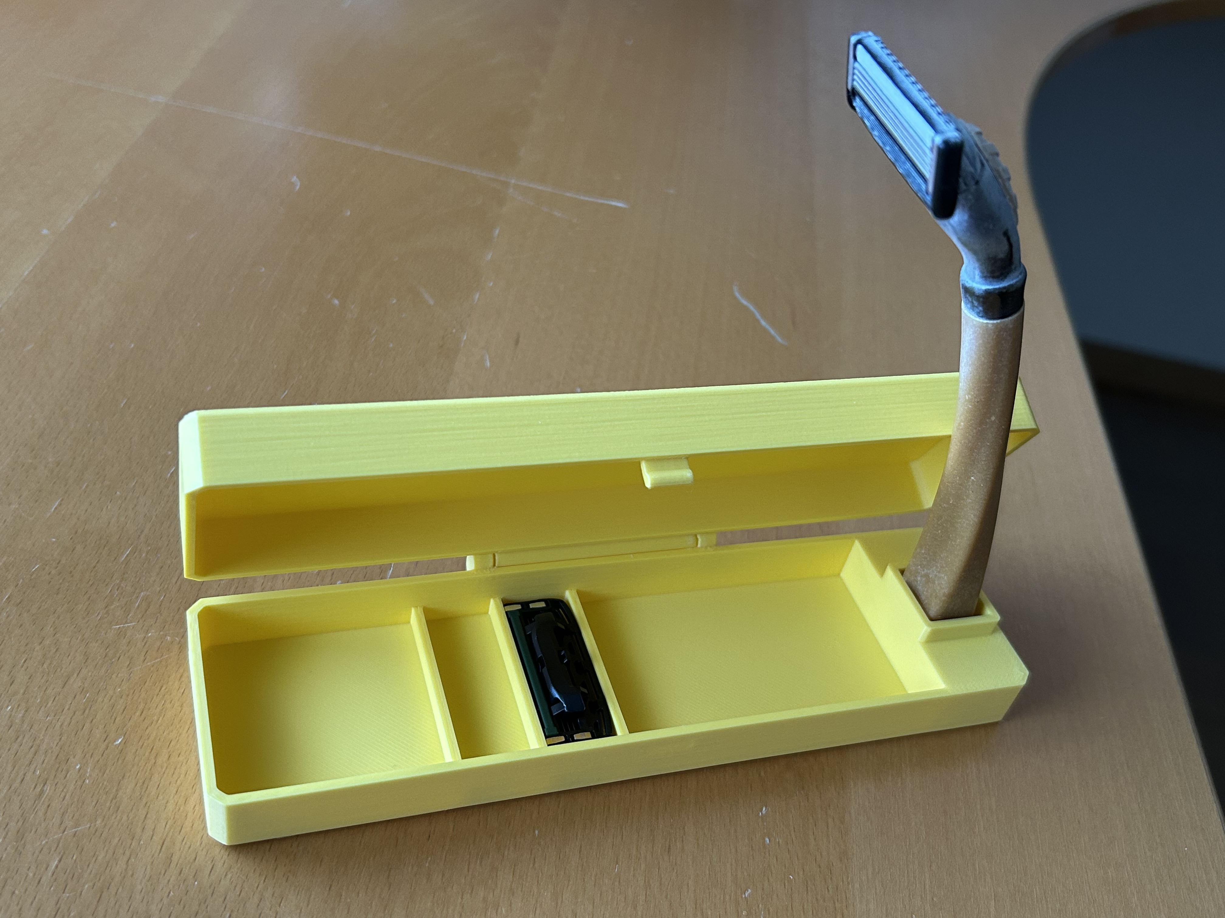 Nash razor travel box