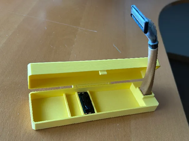 Nash razor travel box