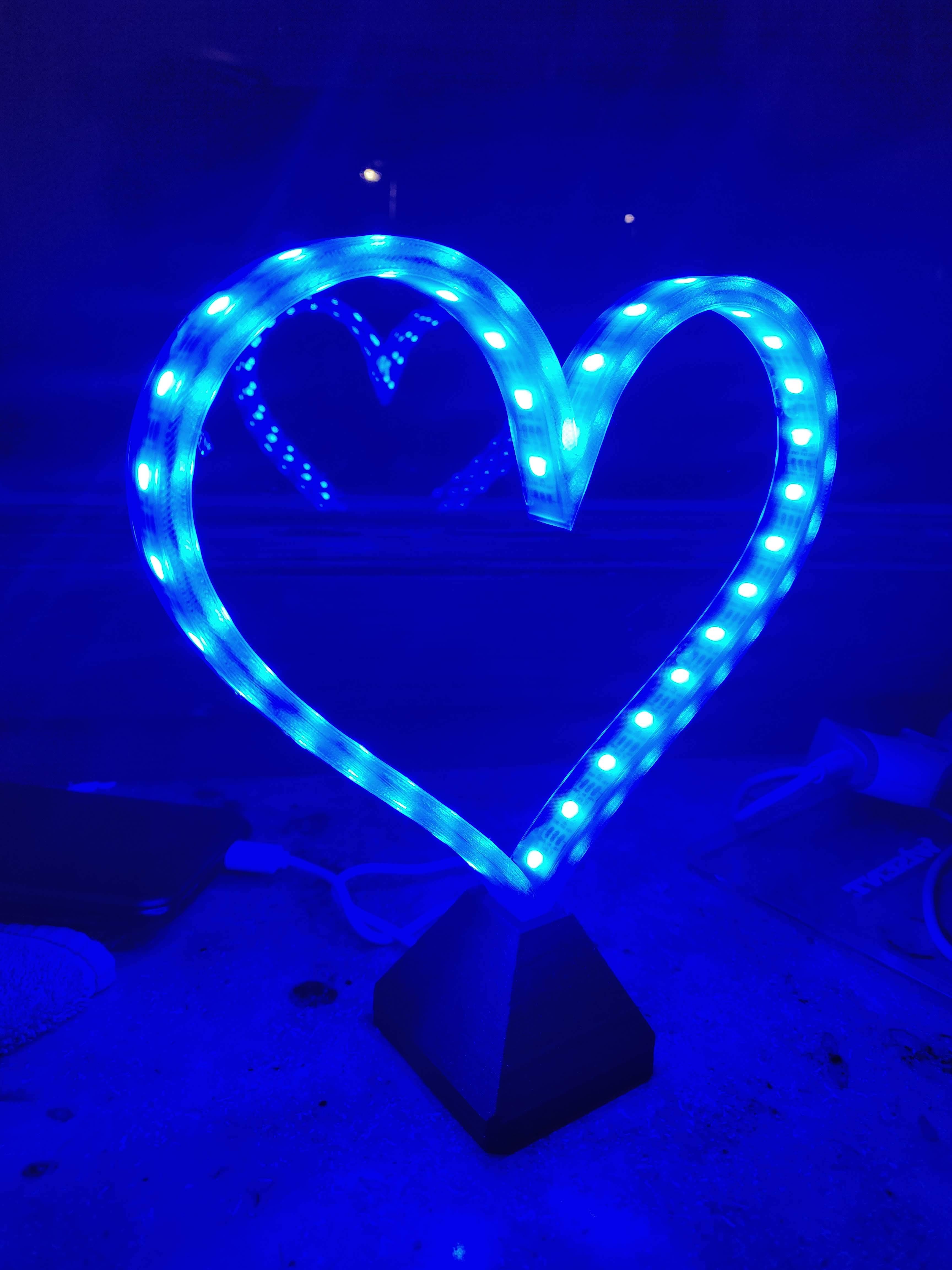 Stand for heart shaped lamp