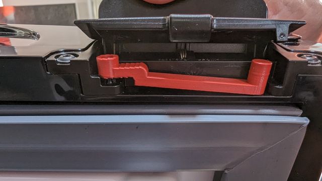 Thetford fridge door catch, preview image from the creator on Printables