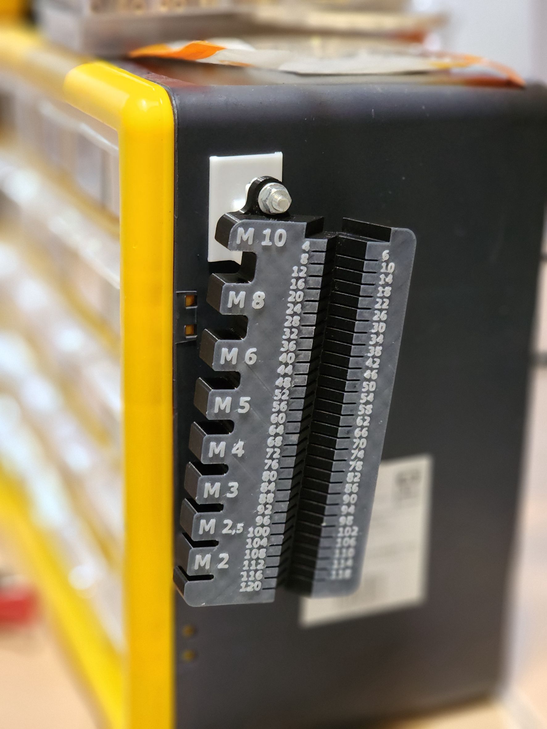 A holder for Screw measuring tool by Jirawin Thiratitsakun Download